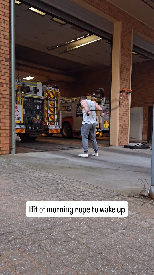 Bit of rope flow in the morning to wake the body a little with @windingrope 1kg rope.
Arvo started with some turkish get ups, usual snatch practice followed by some hip / core work for a few rounds.
Best the 36kg has felt for a snatch session to date. Happy considering how horrendous it felt earlier in the week. Felt light and snappy. High Volume day. Slowly edging towards increasing the bracket volumes.
Todays Session - 26th July 2025
Get Ups - 40KG x 10 x 1
Snatch - 36KG x 20 x 5 Every75sec
Bracket 1 - High Volume
3 Rounds
Sandbag toss - 50kg x 3 x 8
Copenhagen Lifts - 3 x 8/8
Hanging Leg Raises - 3 x 10
#strongfirst #ropeflow #kettlebell #sandbagtraining #kettlebelltraining #sfg