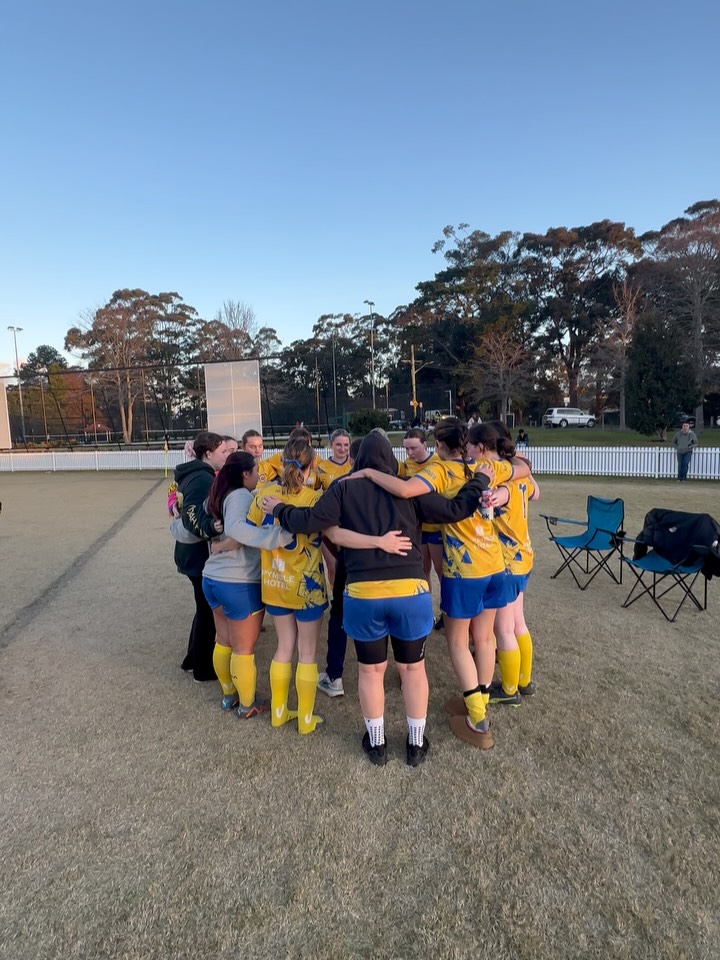Back to Back winners are grinners! 💛💙
Our Women’s All Age Div 4 Cyclones had their second win of the season today, just 2 days after their Friday night win!
Today the girls versed Chatswood again and beat their Friday night score, winning 8-0 today after a hard fought game!
Goals were flying again today with Anna W who beat her Friday night hat-trick and got 4 goals today, Jackie who typically plays sweeper scored an awesome goal from a penalty kick, Maia scored two cracker goals and Emily came through with a screamer goal that she’s been searching for all season!
Great job girls! We love to see it! 💛💙