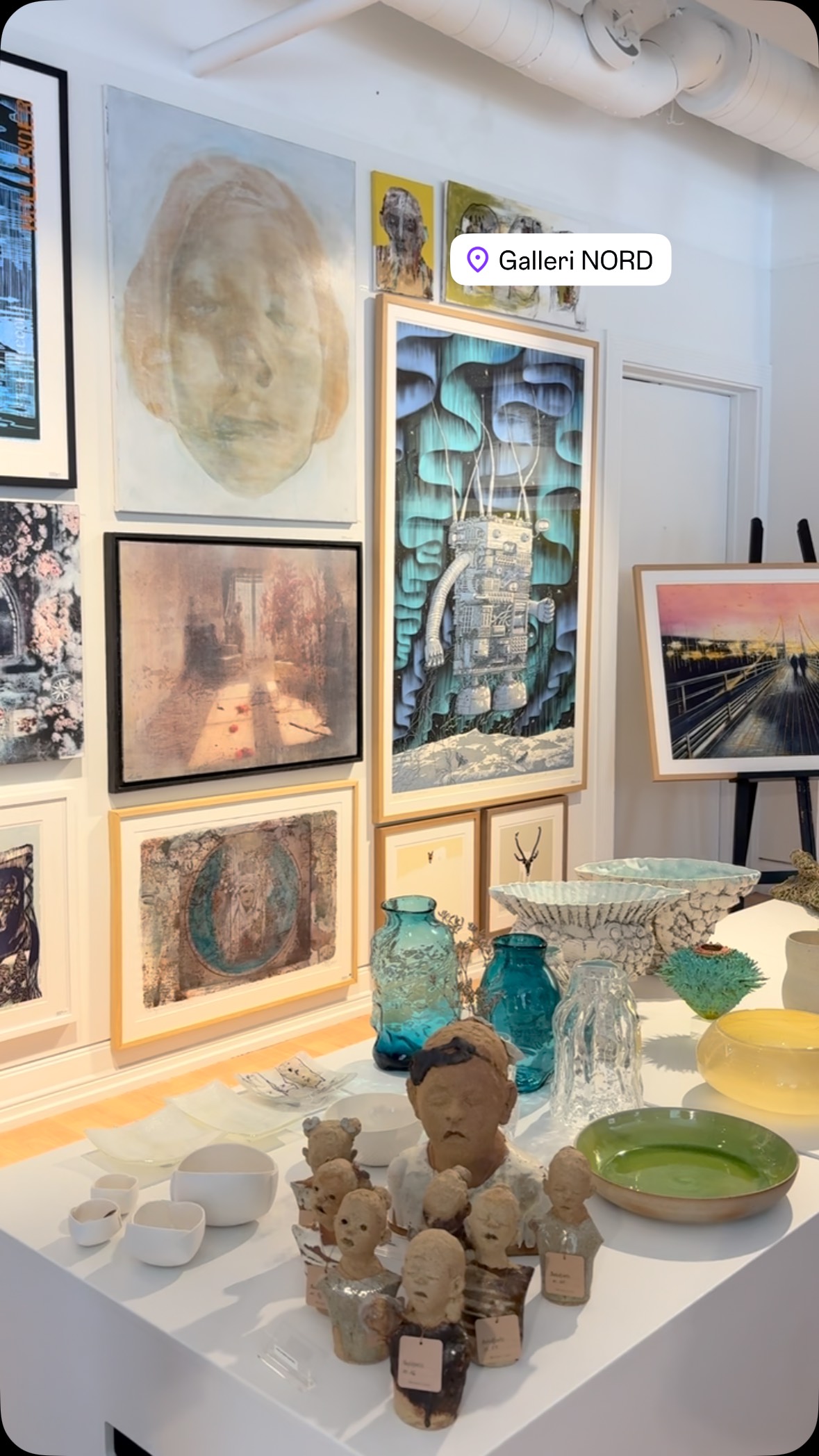 I strålende sommervær i Tromsø, har det vært en ny herlig søndag, perfekt til galleribesøk.
☀️☀️☀️
•
@tromsosentrum @visittromso #gallery #fraiming #art #samiart #ceramics #søndagsåpent