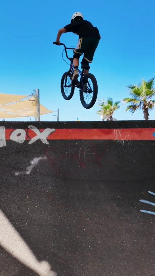 #סשן #קבוצתי
מדריך רכיבה מקצועי עם התמחות בBMX – רכיבת שטח ורכיבה עירונית, ליחידים ולקבוצות.
הדרכות בכל הרמות – ילדים, נוער ומבוגרים
דגש על טכניקה, ביטחון, שליטה והנאה
שיעורים אישיים או קבוצתיים – באווירה מקצועית ומעודדת
#israelbmxclub #nightriderbmxshop #night #bmxforlife #goodnıght #bmx #z4l #abbabmx #israel #israelbmx #djipocket3 #foxhead #allday #מדריךרכיבתאופניים #מדריך_אופניים #מדריךאופניים #ביאמאקס #תלאביב #telaviv #tlv#יפו #דולפינריום #פאמפטרק