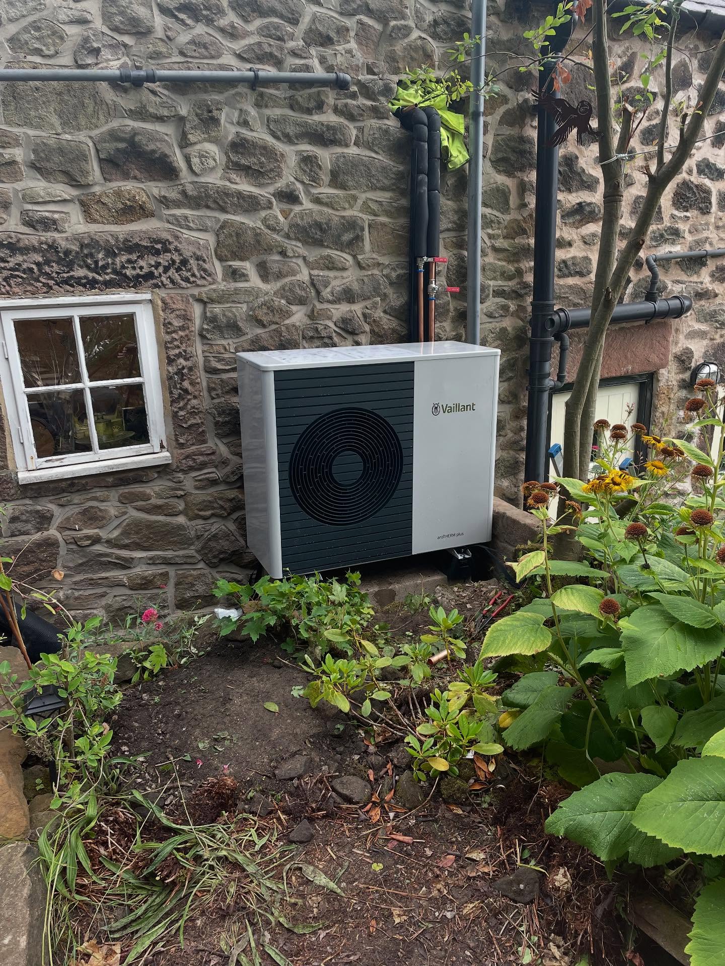 Conservation area ✅ Planning permission… Eventually ✅ Finished ❌ Will be a stunner… #AroThermPlus #NetZero @vaillant.uk