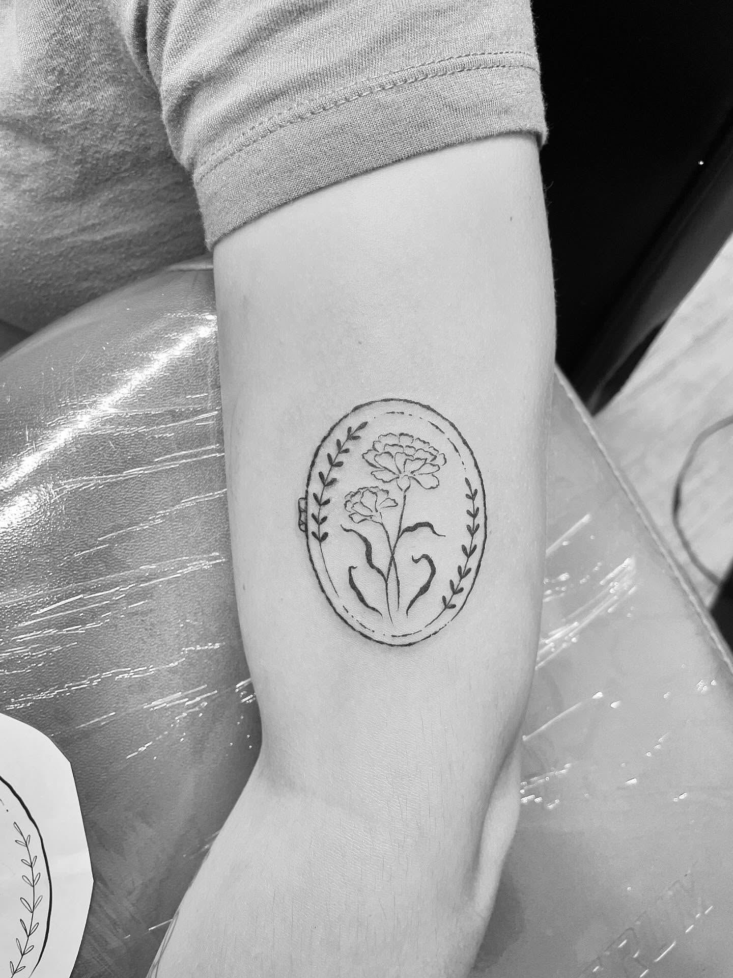 Some littles that deserve a share 💋
#ottawa #tattoo #ottawatattoo #fineline #lockettattoo #scripttattoo #salmontattoo #catmother