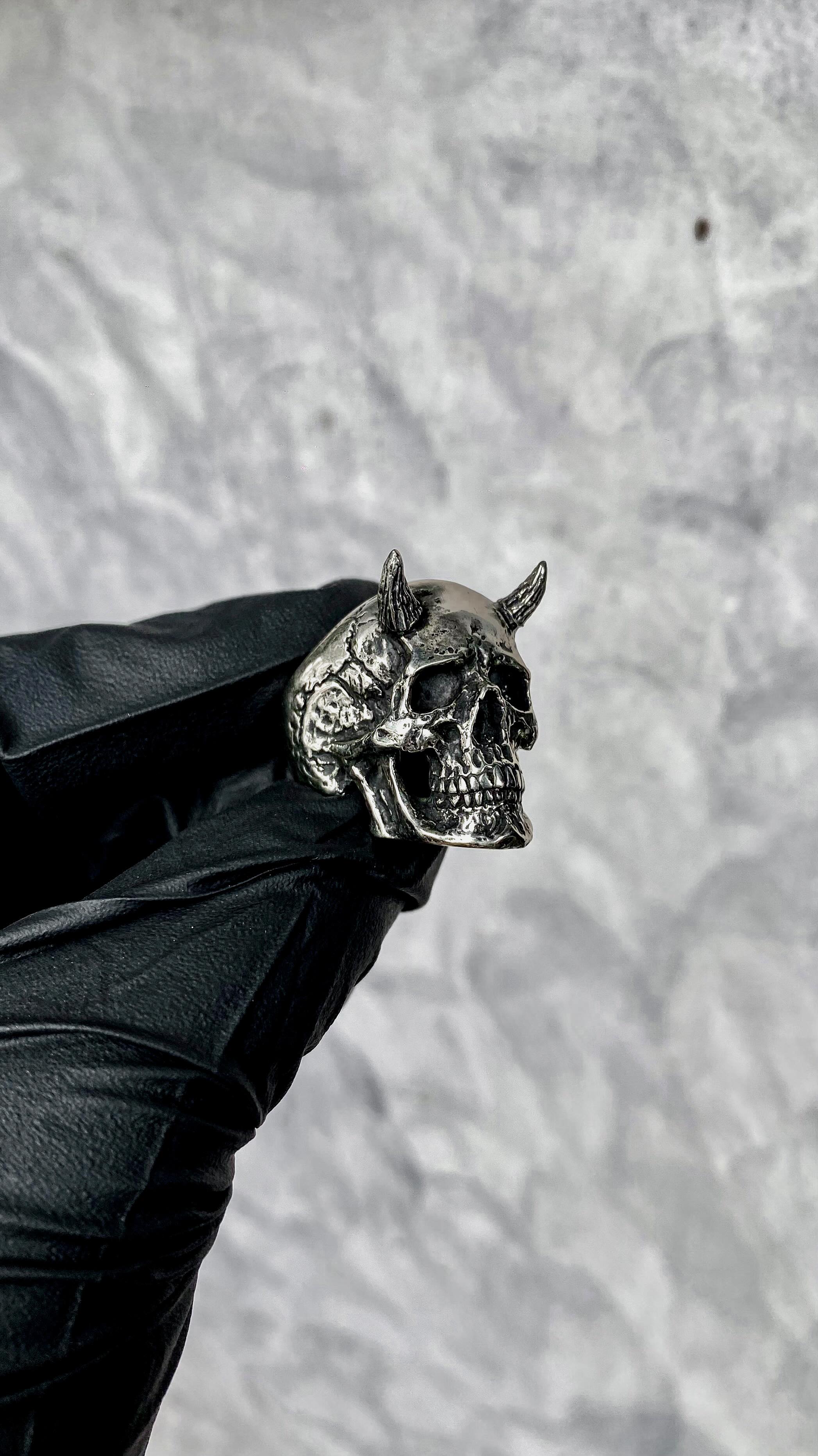 Lucifuge ring, in material 925 Silver, handmade by Iron Clan Jewelry in limited qty 💀
__
#IronclanJewelry #925silver #SkullRings
#HandmadeJewelry #GothicJewelry