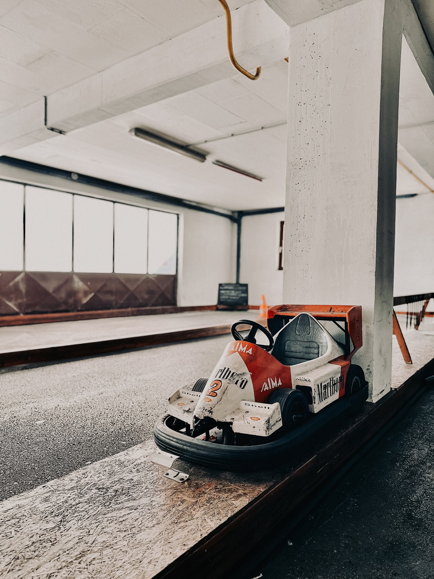 Ein Moment… und plötzlich riecht die Welt nach früher. 🤎✨
#nostalgie #kindheitserinnerungen #30jahredanach #siblings #siblingsmemories #gokart #unserelieblingskartsgibtsnoch #karlwirt #throwback #heimatort