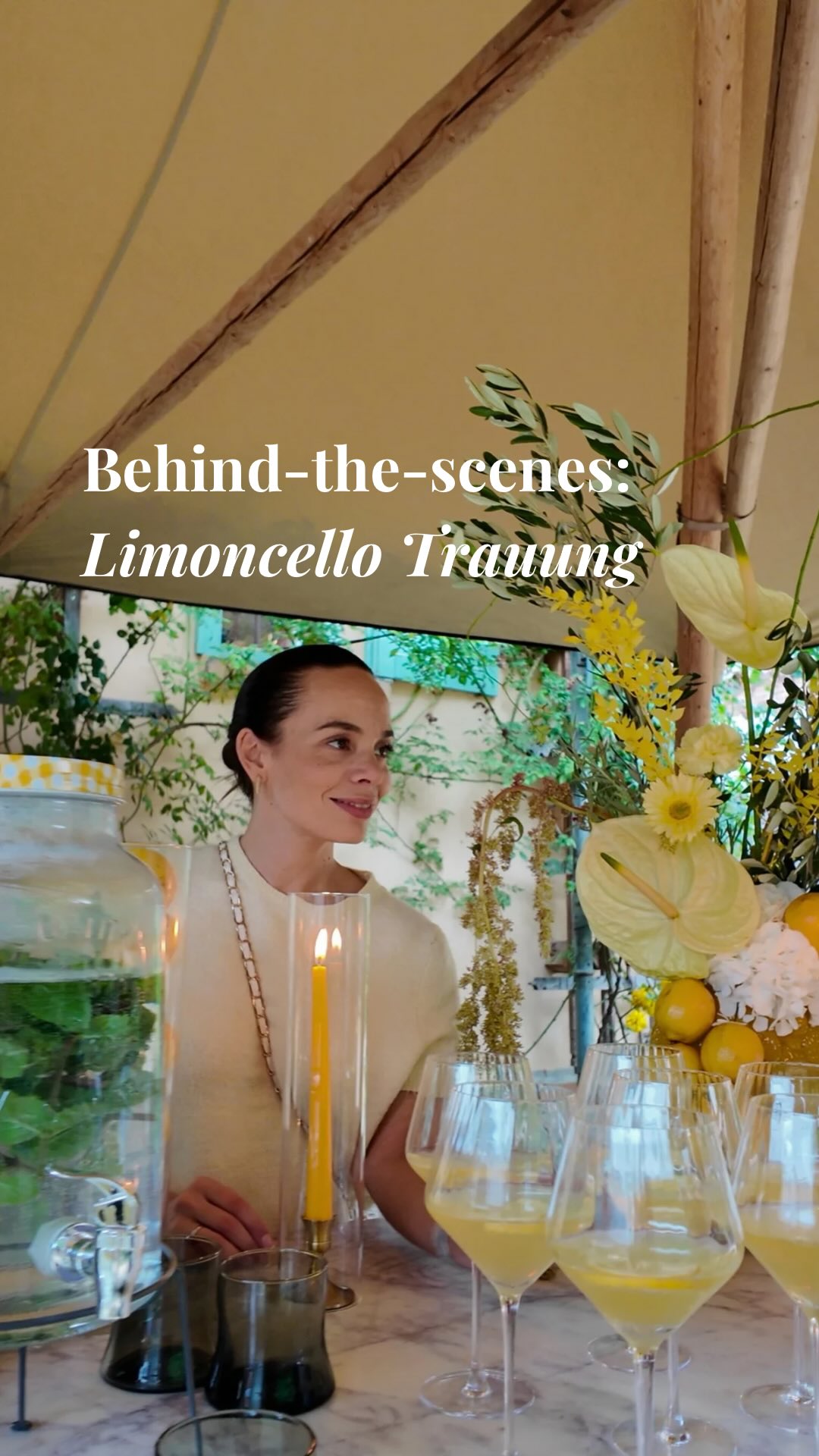 Wir können einfach nicht genug bekommen von mediterranem Flair 🍋🌿!!!
Eigentlich bin ich ja als freie Traurednerin unterwegs – aber auch gerne mal als rasende Reporterin hinter den Kulissen! 😝
Neulich durfte ich bei einer traumhaften Limoncello-Trauung dabei sein. Das wunderschöne Konzept stammt von Nadja von @fulloflove_events , aber schaut selbst, wie viel Herzblut in jedem Detail steckt…
… das Endergebnis folgt dann in Part 2! 🎬🍋✨
📸 Fotografin: @janny.hollstein.fotografie
🎥 Videograf: @hochzeitsfotograf_robertgunzel
📱 Content Creatorin: @kuentzlerisch
👗 Brautkleid Designerin: @kisui_berlin
🌸 Floristik: @blumen_manufaktur_scheffel
📋 Weddingplanerin: @fulloflove_events
🕯️ Dekoration: @dekodosis
💄 Styling: @brautstyling.nikky.riemer
📍 Location: @gutlebenlandresortgmbh
📝 Freie Rednerin: @histoiredamour_freie_rednerin
🎂 Torte: @from_ava_with_love @ava_coffee_and_cake
💌 Papeterie: @papier.gefuehl
📸 2. Fotografin @charlie_makingmemories
#behindthescenes #freietrauung #limoncellolove #weddinginspo