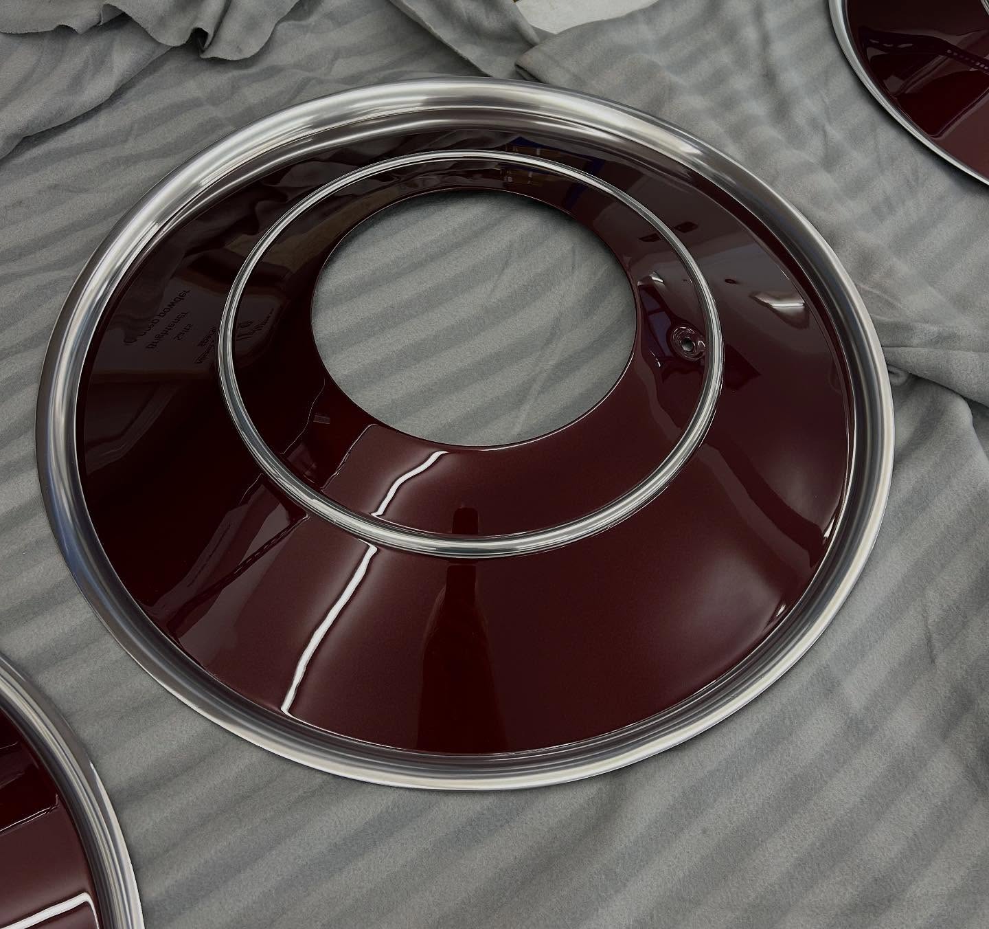 Beautifully painted Rolls Royce Phantom wheel trims
.
.
#paintwork #rollsroyce #rollsroycephantom #classiccar #classiccars #classiccarsdaily #restoration #fabrication #paintwork #carsofinstagram #vintagecars