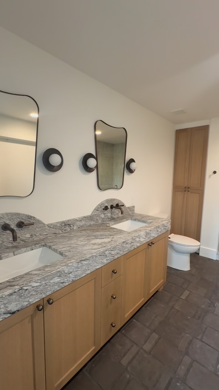 The guest bath at House on the Hill is complete and I am in LOVE with the beautiful finishes in this space!! What was originally going to be a light remodel turned into a completely custom renovation... the only original finish in this space is the drywall! Rift sawn white oak cabinetry, blue dunes granite countertop (obsessed) with custom arches, trapezoid zellige shower tile, handmade terra cotta floor tile... all high quality, organic and very unique finishes. This home is shaping up to truly be a work of art, and we are so grateful to be a part of it. Huge shout out to our incredible trades! @stoned.marbleandgranite @francinimarble @tyronehoward @mountaintimeplumbing @timelesscreationstile
#boiseinteriordesigner #boisegeneralcontractor #boiseremodel #boise #remodel #beforeandafter #boiseinteriordesign #boisremodel #bathroomremodel