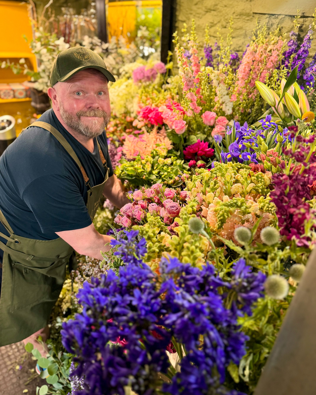 đˇâ¨ Looking to brighten up your home or office? Bearded Florista has you covered with stunning floral arrangements tailored just for you. Visit us for fresh blooms that bring joy and beauty to any space. đźđ Follow us by clicking the link to bio #BeardedFlorista #FloralDesign #BrightenYourSpace #FlowersOfInstagram #HomeDecor #OfficeVibes #FlowerArrangements #FreshBlooms #totnesflorist #devonflorist