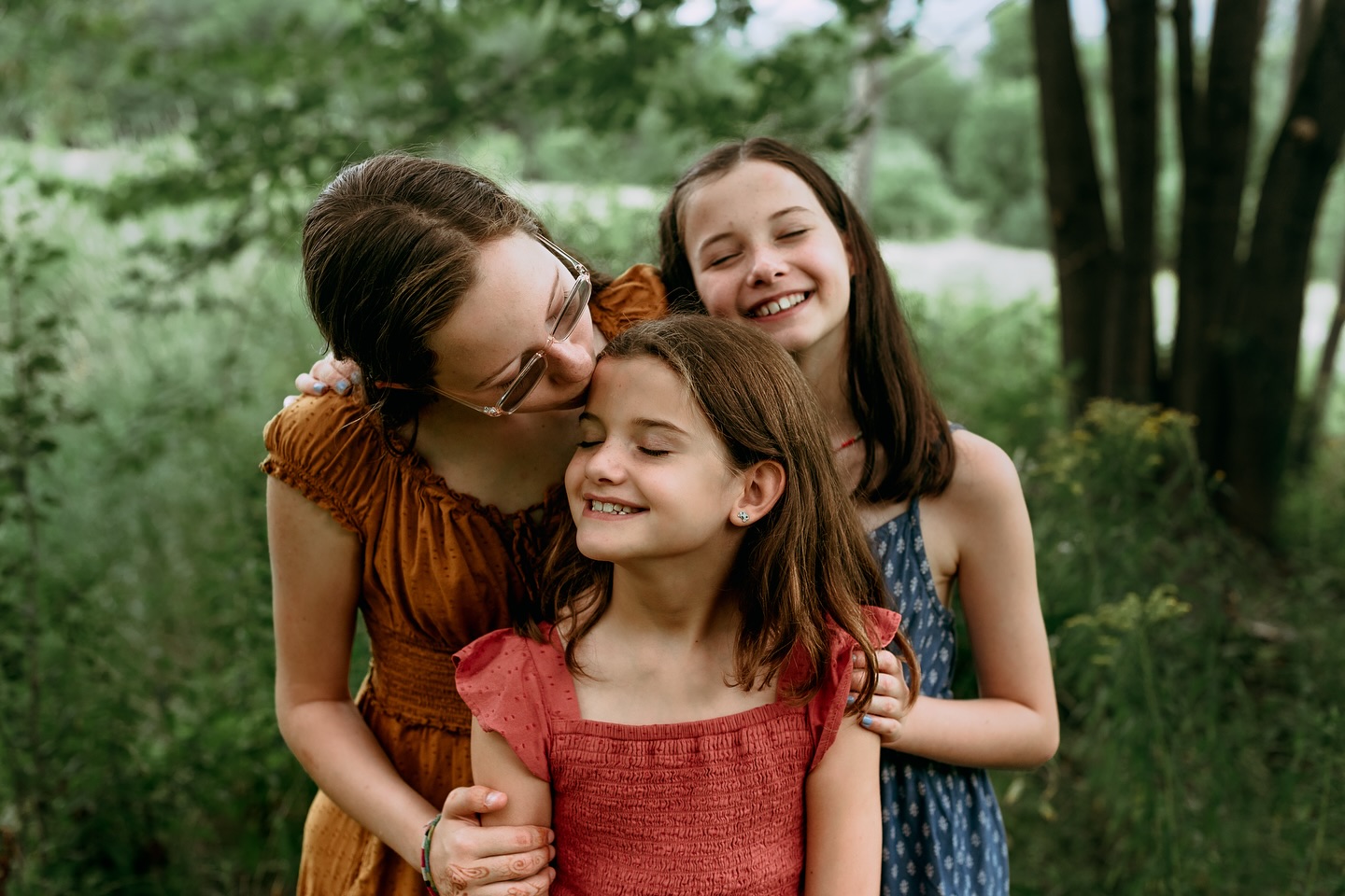 🙋♀️I understand being paralyzed when it comes to adding one more thing to the calendar.
❗️Especially something that feels like a “nice-to-have” instead of a necessity.
⏳It always feels like there’s never enough time.
But maybe that’s exactly why you should have family photos done.
Because time is moving fast.
And these days—this version of your life—won’t wait.
✅ But I promise—this doesn’t have to be a huge production.
❌You don’t need months to plan.
❌ You don’t need new clothes.
❌You don’t need to do anything extra.
✅ I’ve already pre-selected beautiful locations for you to choose from.
✅ You’ll book your date with a few clicks.
➡️ Then I’ll send a quick questionnaire to get to know your family.
🗓️ Just give me 3–4 days’ notice so I don’t make personal plans,
and we’ll make it happen—simply, meaningfully, and without stress.
🍳 This doesn’t have to be hard. It just has to be honest and real and fun.
💌Send me a message if you’re ready.