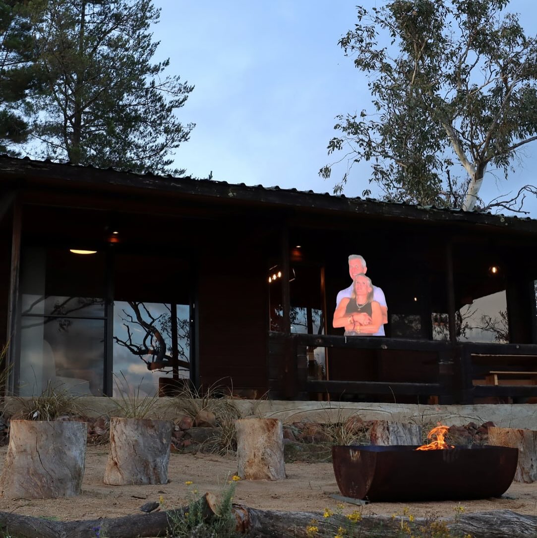 Looking for the perfect romantic escape? Think we’ve got you covered. No cameras - not that we condone that sort of thing!…
#lappifarm #romantictravel #cabinlove #snowymountainsnsw #destinationjindabyne #farmstay #farmexperience