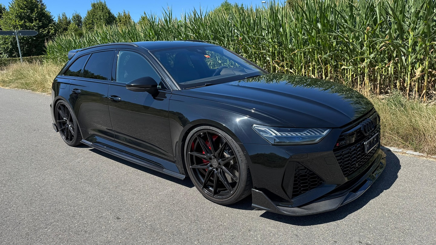 The RS6 C8 with the full @ct_carbon kit 🔥🖤
🛠️ @auto_prestige.ch
The kit come with DTC homologation to be 100# Swiss street legal 🇨🇭📄
#audi #rs6 #c8 #rs6c8 #carbonkit #carbonlip #carbondriver
