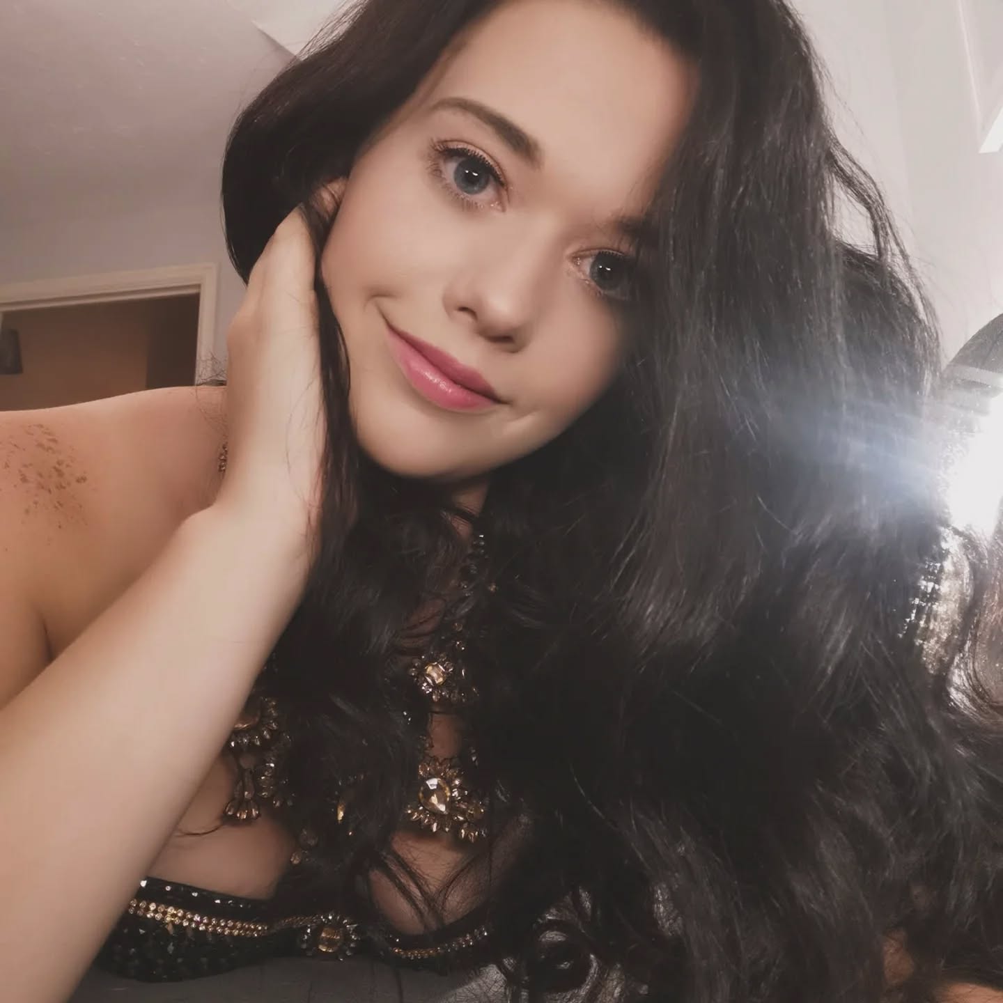 Feels like a throwback, but it's actually happening, an ONLINE SHOW!!! It will be available to watch at the end of next month.
The last online show I did was two years ago!!
I secretly wish they stayed around after lockdown, as I was able to watch so many performers I would never get the chance to, and performers from all over the world came together to make shows that never would have happened 🥰
Keep your peepers out 👀