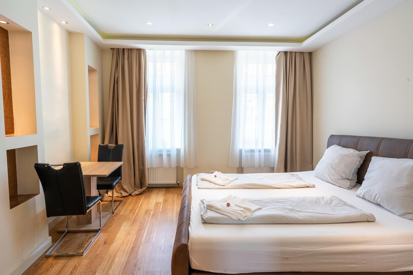 Your home away from home.
© @michaelsabothafotografie
#wien #vienna #travelvienna #citytrip #viennatouristboard #apartment #apartmentdecor #prater #praterwien #viennanow #viennaaustria #viennagram #riesenrad #riesenradwien #explorevienna #whattodoinvienna