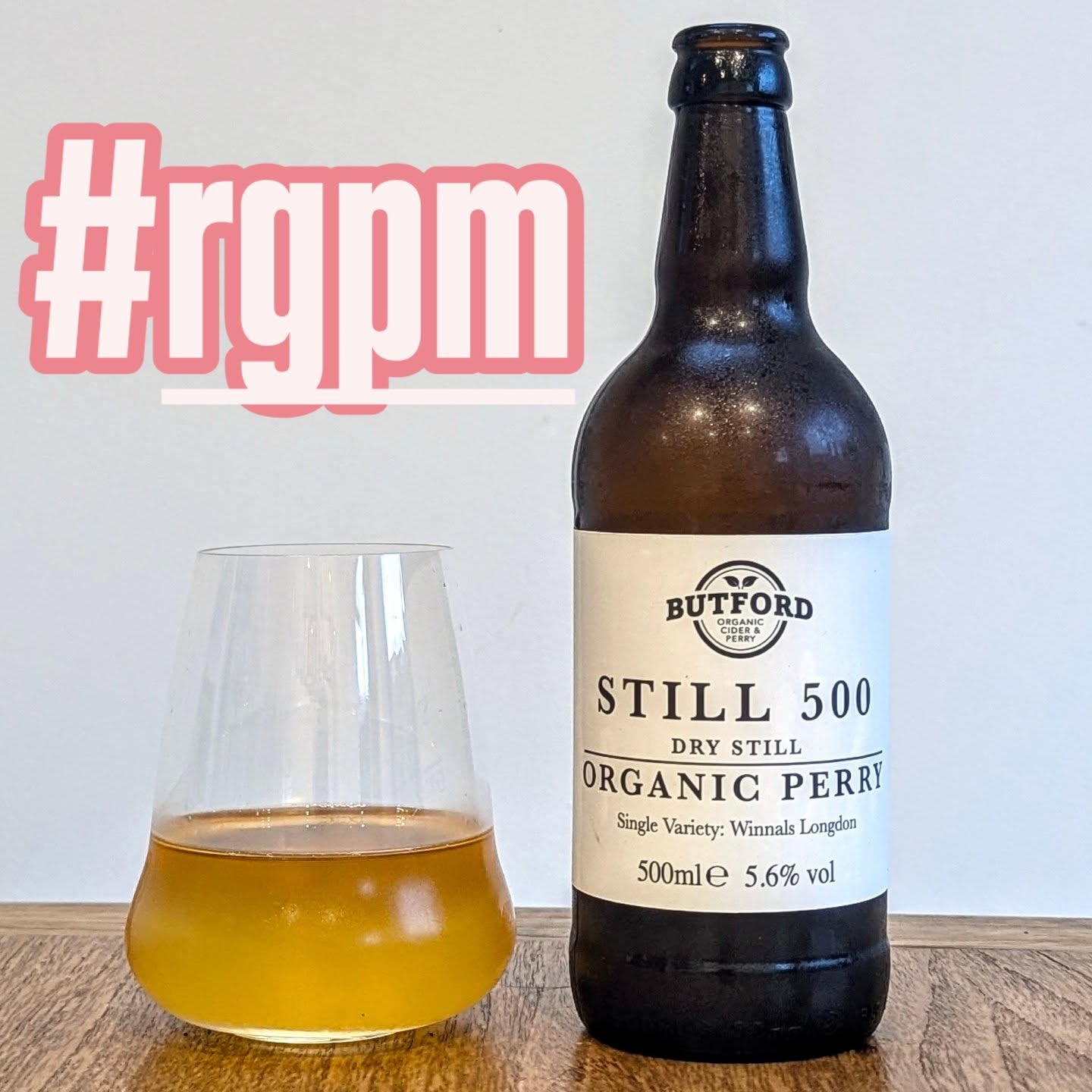 @jackabuss reminded me it was 'ridiculously good perry Monday'... So I felt obliged to partake.
I stole a bottle of @butford_cider 'Still 500' from my online shop and cracked it open.
This is a single variety Winnal's Longden from the 2022 vintage (I think!?).
Despite saying 'still' on the bottle it has developed a slight prickle on the tongue. Ripe pear, dark honey and subtle tropical fruits on the nose. In the mouth there's that pear again, a hint of soft tannin, minerality and a nice dab of acidity. It says 'dry' but there might be the merest suggestion of sugar/sorbitol.
Delicious, refreshing, and comes in at JUST under 6% ABV. What's not to love?
Follow the links in the bio to visit the online shop/website and YouTube tasting channel.
#perry #singlevarietyperry #vintageperry #ridiculouslygoodperrymonday #rgpm #herefordshireperry #stillperry #cider #hardcider