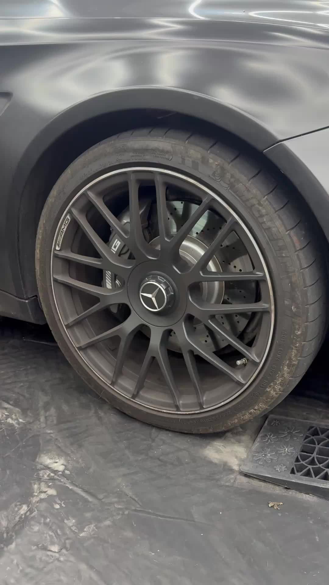 🔥 C63 AMG sous son meilleur jour !Nettoyage Prestigieux by EasycleanVS : intérieur + extérieur, 2h de soin pour une brillance intense 💎📍 Centre Cristal Martigny🔗 easycleanvs.ch#EasycleanVS #C63AMG #NettoyageAuto #DetailingSuisse #CristalCentreMartigny #BrillanceUltime