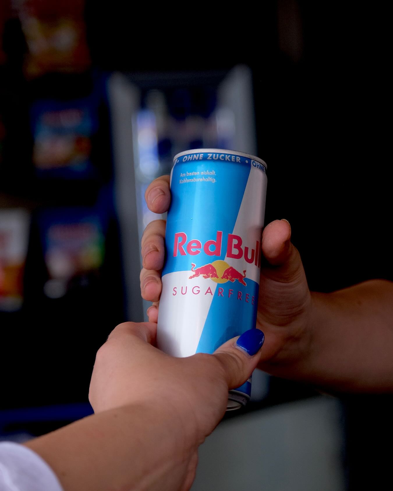 Ein Schluck für dich, ein Schluck für deine Freunde, ein Schluck für gute Laune! 🎉 Red Bull ist offizieller Partner vom Strandsalon und bringt euch den Boost für die nächste Party! 🔋💥
#partynight #nightout #strandsalon