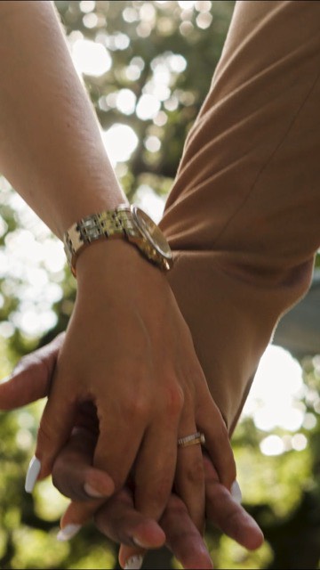 Les futurs mariés me demandent souvent, « comment définir ton style ? » 🤔
En quelques mots, authentique et naturel. Et c’est tout en discrétion que je viens capter les instants les plus magiques de votre mariage 🪄
À contre courant avec les « tendances » instagram, que vous avez pu voir dans votre feed, j’apporte un regard tout en simplicité sur votre amour. Pas de mise en scène, pas d’acteurs dans mes mariés
Et si c’etait vous les prochains ? 📆
#wedding #weddingdress
#weddinginspiration #mariage #mariagedeprincesse
#robedemariee #weddingday #inspirationmariage #futuremariee