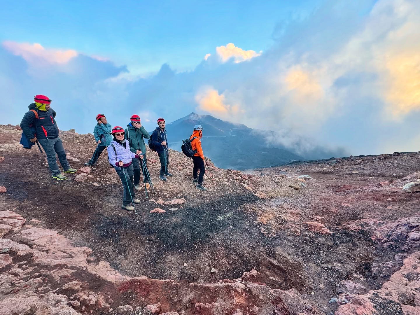 #Etna 3000 Sunset Trek • L’escursione pomeridiana ad alta quota sul vulcano.. senza nessuno, un trekking intimo, uno spettacolo per pochi! ☀️🌋 #sicily #volcanoes #sicilia #guidevulcanologichesicilia #turismodiqualità
👉Info/Prenota
🌐 https://www.etnative.com/etna-3000-metri
📲 +393780861560
Ⓜ️ etnativo@yahoo.it