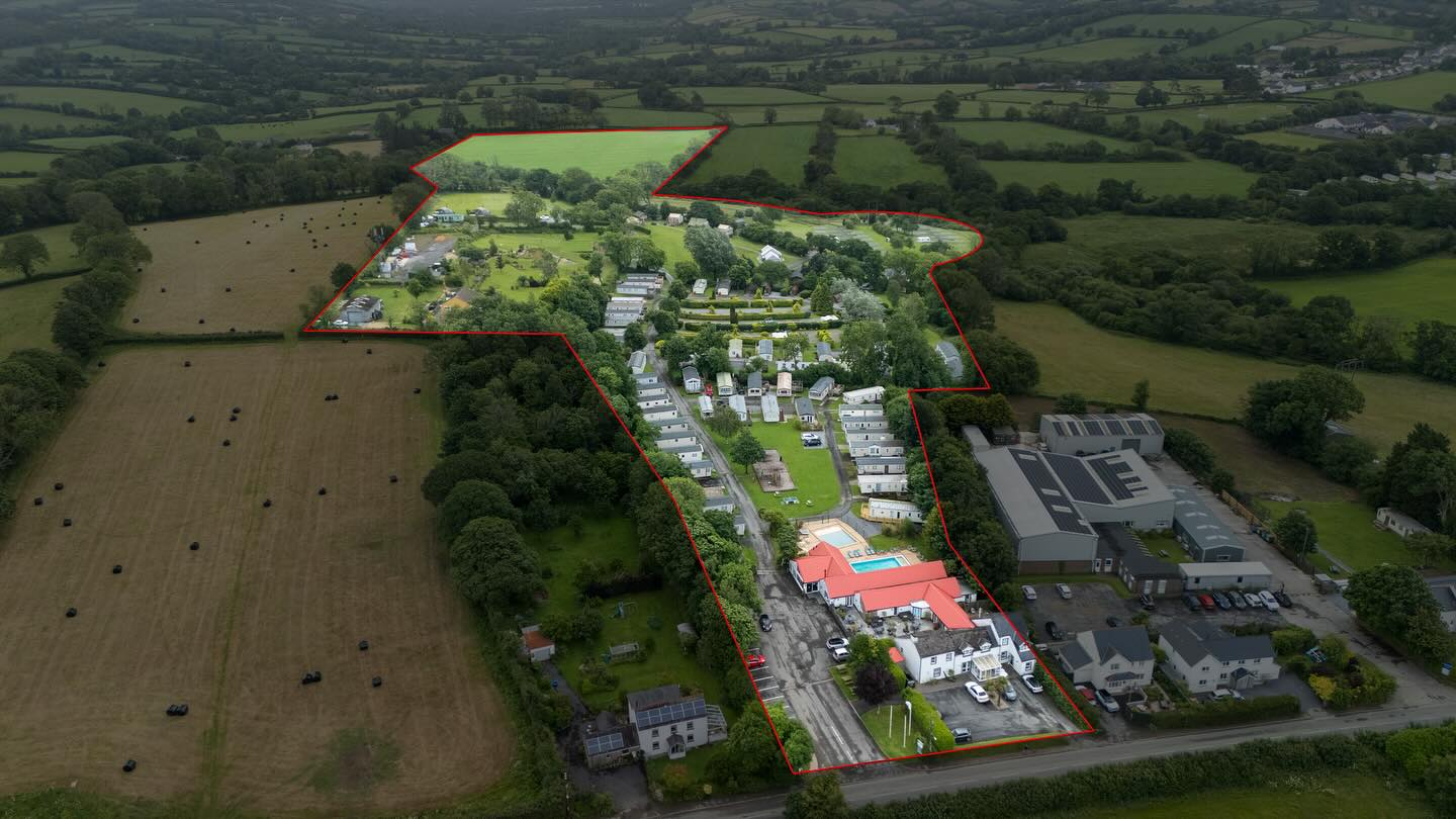 A recent shoot at this beautiful holiday park in Pembrokeshire, captured from the air. This full marketing package included interior photography, detailed floor plans, ground-level shots, and aerial drone imagery to showcase the property at its best. The red outline in this drone photo highlights the full extent of the site. More to come.
#RealEstatePhotography #DronePhotography #PropertyMarketing #InteriorPhotography #AerialRealEstate #FloorPlans #HolidayParkMarketing #DroneShot #ArchitecturalPhotography #PropertyPhotographer