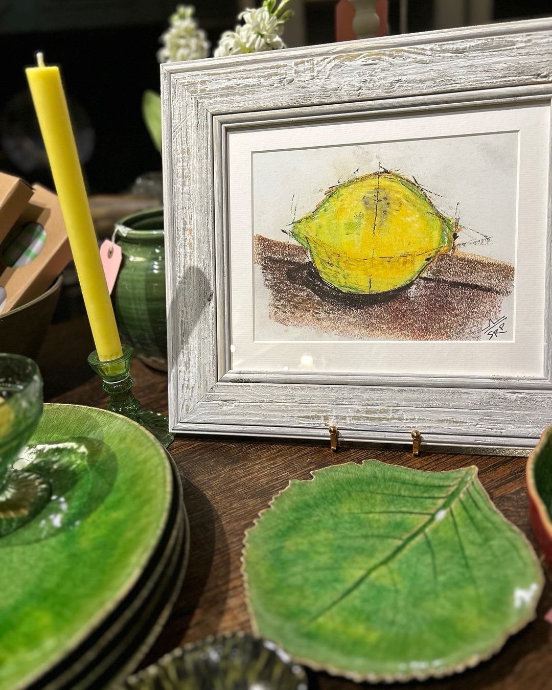 We are very pleased to welcome a new local artist at Chic et tralala: Steve Peach, with a selection of Limited edition prints - and we have his number one! Fresh limes and lemons exulting the confident drawing lines of the architect. It just flows and each print looks at home in our kitchen room. #artwork #limitededitionprint #localartist #sevenoaks #independentretailer #limes #lemons #wallartdecor #framedprints