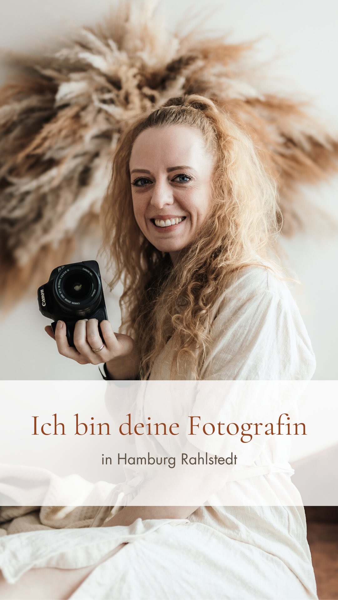 ✨Ein kurzer Einblick in meine Welt – in das, was ich liebe und mit ganzem Herzen tue.
Hier bekommst du nicht nur Bilder.
Du bekommst Vertrauen, Wärme, echte Nähe.
Ein Styling, das dich strahlen lässt – auch wenn du dich gerade nicht danach fühlst.
Einen Ort, an dem du einfach du sein darfst.
Und Erinnerungen, die bleiben.
Ob Babybauch, Neugeborene oder Familien – ich begleite euch mit Feingefühl, Erfahrung und einem Blick für das, was zwischen euch passiert.
Und wenn du das Gefühl hast: Ja, genau so will ich das auch! Dann schreib mir.
Ich freu mich auf dich…🤎
Und mein ganz besonderer Dank geht an blanca @blanca.film für dieses tolle Video🫶🏻
#jessicakleebergfotografie #imagevideo #babybauchshooting #neugeborenenfotos #familienshootinghamburg #fotografinhamburg #tageslichtstudio #emotionalemomente #kundenkleiderschrank #rahlstedt #hamburgfotografin #neugeborenenshootinghamburg #mamawerdenhamburg #hamburg #ahrensburg