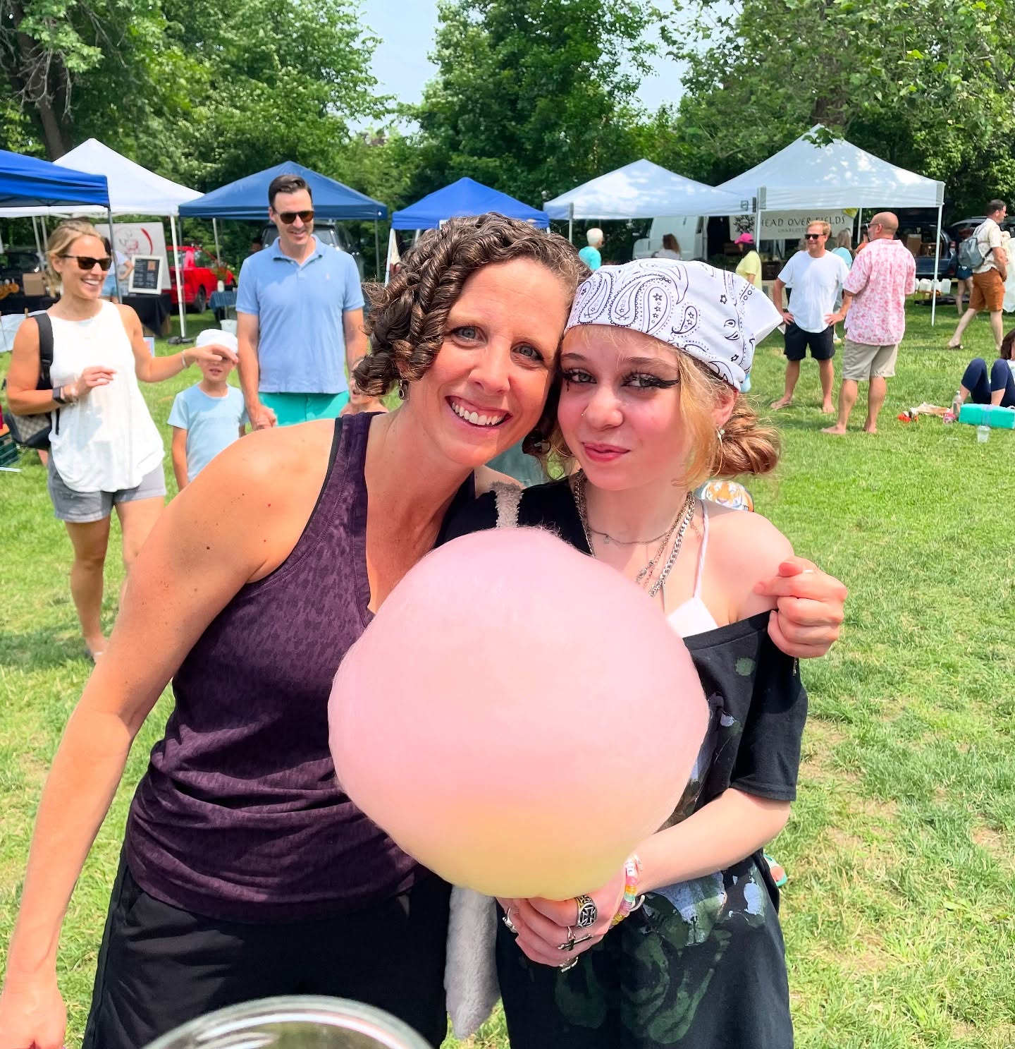 🩷Come see the @crazycottoncandylady this weekend🩷
Friday 8/1
@richmond_farmers_market
From 3pm to 6:30pm
Saturday 8/2
@shelburnefarmersmarket
From 9am to 1pm
Sunday 8/3
Foodaroo 10 @middleburyunderground
From 3:30pm to 8pm
#cottoncandy #vermont #customorders #farmersmarket #crazycottoncandylady #richmondvt #middleburyvt
#shelburnefarmersmarket #shelburnevt #vermontfarmersmarket #crazycottoncandylady