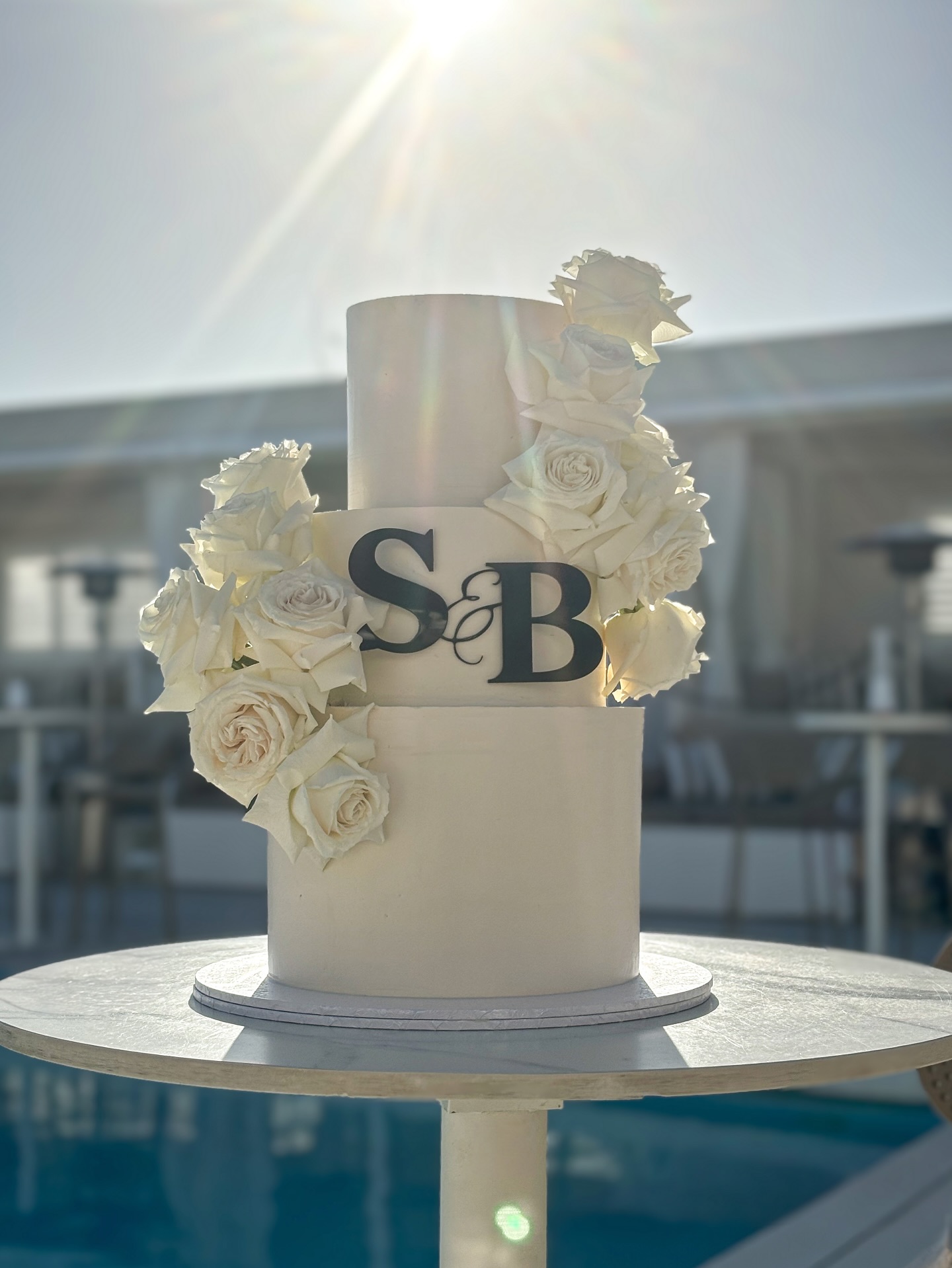 Almost a year ago @shaye_lawrence_ & Beau joined together as one and what an absolute stunning day it was 🤍 Happy 1 Year Anniversary to you guys !
How gorgeous is the sun and pool ✨ Giving all those warm summers day vibes !
Location @laluna.beachclub
Florals from @gcflowermarket.official
Acrylic topper @lasertheoccasion
#kaikaicakery #lalunabeachclub #weddingcakes #goldcoastwedding