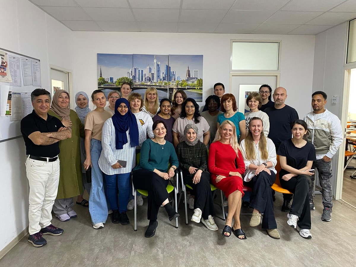 Kurs B2-44 đ
Der Kurs ist erfolgreich abgeschlossen. â¨
Eine intensive Zeit voller Lernen, Austausch und gemeinsamer Schritte geht zu Ende. Die Teilnehmenden haben der Lehrerin Maia liebe Worte mitgegeben đâ¨
Ein groĂes DankeschĂśn fĂźr ihre UnterstĂźtzung!đ
Wir wĂźnschen euch alles Gute fĂźr euren weiteren Weg!