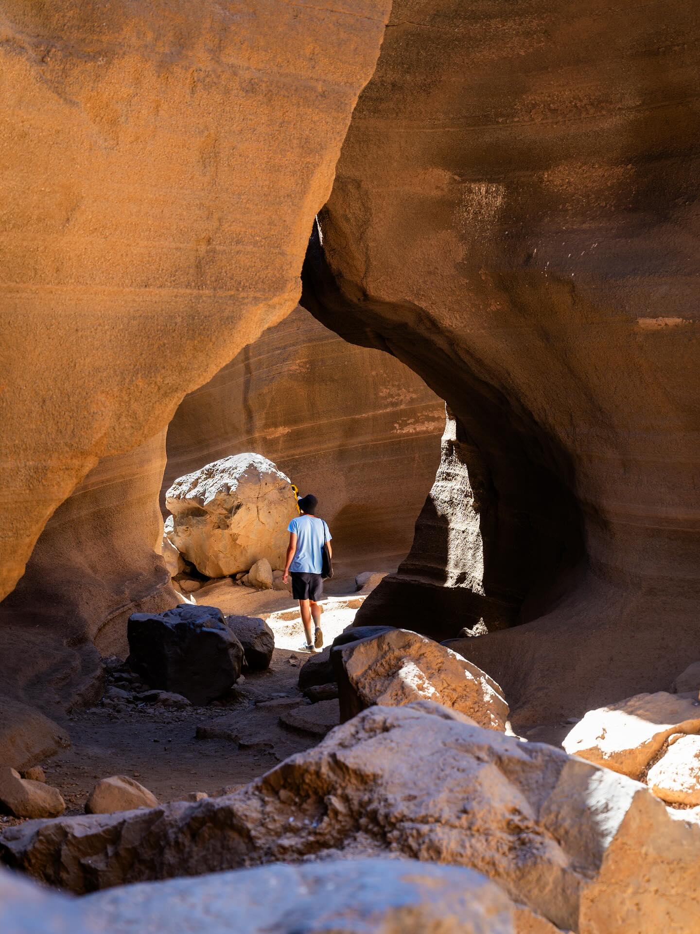 Les États Unis ? Nonnnnn
#canyon #ocre #geological_adventurer #travel #travelphotography #travelphotographer #laoujevais #landscape #paysage #voyage #photodevoyage #photographedevoyage #hiking #petiterandonnéetranquille