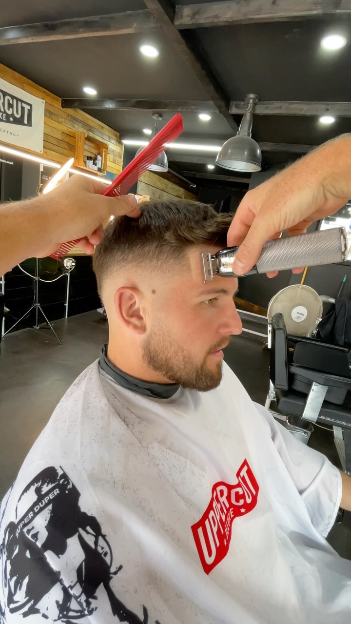 😮💨 A little clip from this week 😮💨
•
#barber #barbershop #skinfade #haircut #fade #cardiffbarber #barbering