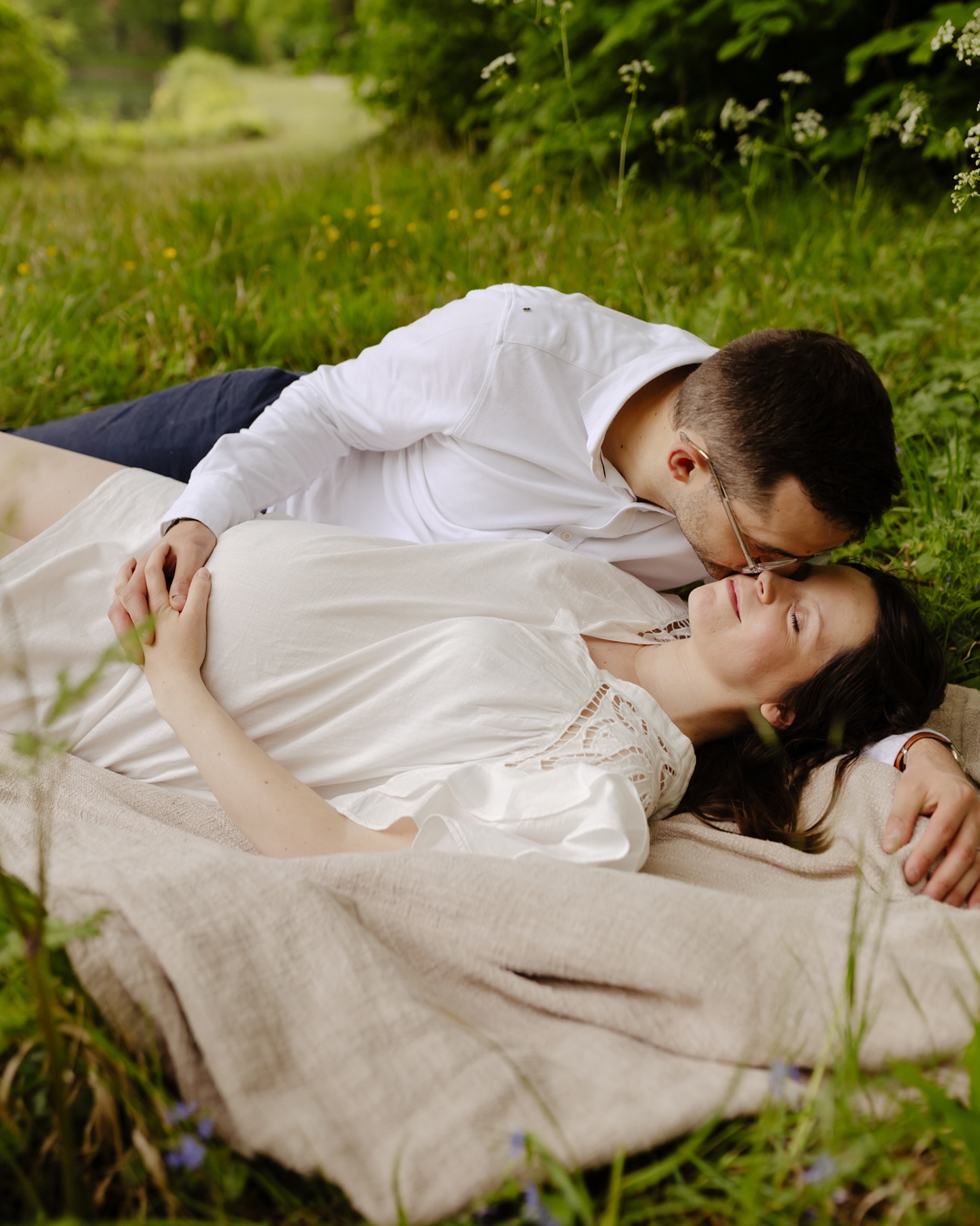 📌 Mémo pratique – Quand faire sa séance photo grossesse ?
Tu attends un heureux événement et tu veux garder un souvenir doux et naturel de cette belle aventure ? ✨
💡 Le moment idéal pour une séance photo grossesse, c’est entre le 7e et le 8e mois (semaines 28 à 34) : ton ventre est bien arrondi et tu es encore suffisamment à l’aise pour profiter de l’expérience sereinement.
Mais alors… quand la planifier concrètement ?
Voici un petit mémo mois par mois pour t’aider à t’organiser ⤵️
- Terme en janvier → séance en novembre
- Terme en février → séance en décembre
- Terme en mars → séance en janvier
- Terme en avril → séance en février
- Terme en mai → séance en mars
- Terme en juin → séance en avril
- Terme en juillet → séance en mai
- Terme en août → séance en juin
- Terme en septembre → séance en juillet
- Terme en octobre → séance en août
- Terme en novembre → séance en septembre
- Terme en décembre → séance en octobre
Pense à réserver ta séance dès le début du 2e trimestre pour avoir le choix des dates 🌿
📩 Tu veux en discuter ou poser une option ? Écris-moi, je serai ravie de t’accompagner 🤍
———
#photographegrossessegouvieux#photographegrossesselamorlaye#melanievauryphotographe#futuremaman2025#futuremaman2026#bebe2025