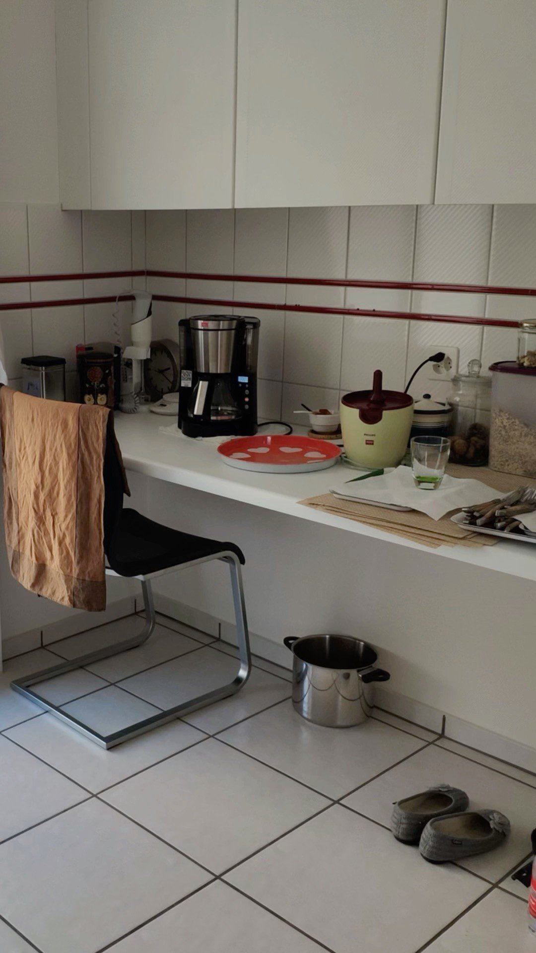 Alte Küche? Zeit für Neues! 🍽️ Andrea Ruepp zeigt dir am 8. August, wie durchdachte Küchenplanung aussieht. Jetzt anmelden auf unserer Website. 🎥 Vorher-/Nachher-Einblick gefällig? Voilà!