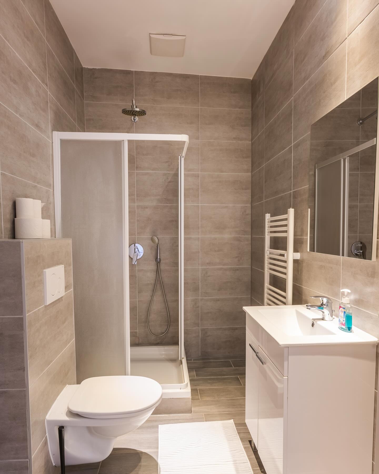 Your home away from home.
© @michaelsabothafotografie
#wien #vienna #travelvienna #citytrip #viennatouristboard #apartment #apartmentdecor #prater #praterwien #viennanow #viennaaustria #viennagram #riesenrad #riesenradwien #explorevienna #whattodoinvienna