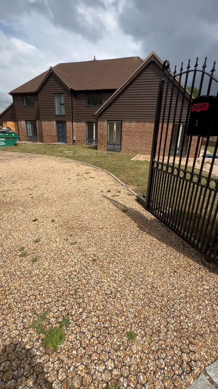 Three beautiful kitchens for this new development 👏
It’s always exciting seeing a project come to life — especially when you’ve been involved from the ground up. One plot is already sold and lived in, and the other two will be on the market very soon thanks to @astarbuildingltd
A real pleasure to be part of something so well put together. Bring on the next one!
#1066Kitchens #KitchenDesign #KitchenInspo #NewBuildKitchens #EastSussexHomes #BexhillOnSea #HastingsUK #PropertyDevelopment #InteriorDesignUK #ModernKitchens #KitchenSupplier #KitchenRenovation #HomeDesign #SussexKitchens #SiteProgress #NewHomesUK #BuildToSell #KitchenGoals #RealHomesUK #DesignAndSupply #FromTheGroundUp #KitchenStyle #HomeInspo #UKHomes #HouseHuntersUK #PropertyLaunch #NewBuildJourney #OnTheMarket #ShowhomeStyle #LocalBusinessUK