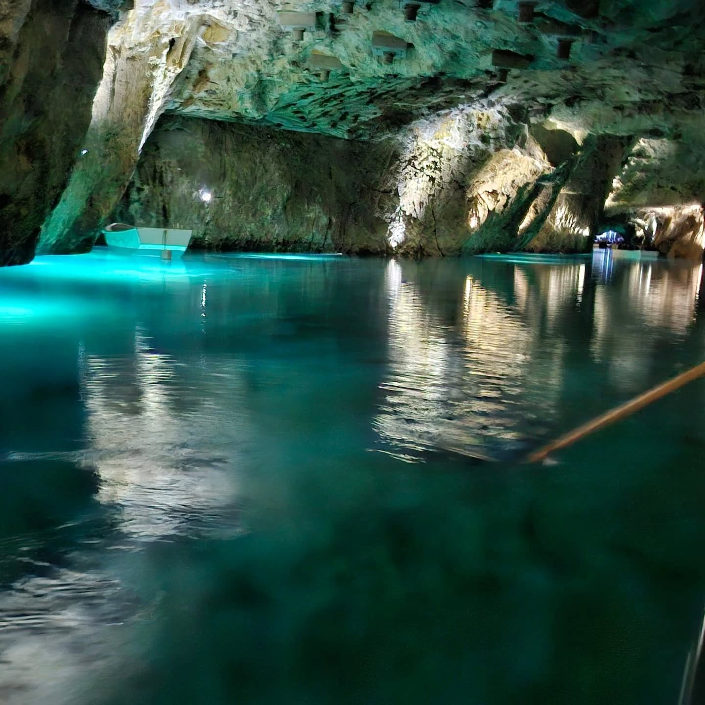 Une journée comme on les aime 😎
Sortie d’entreprise avec toute l’équipe :
👉 Visite du lac souterrain de Saint-Léonard
👉 Repas aux Îles à Sion
👉 Lancer de haches à Bex pour finir en beauté
Un grand MERCI à notre équipe – engagée et soudée – qui met chaque jour tout en œuvre pour satisfaire vos demandes et réaliser vos rêves !
Les vacances qui approchent seront bien méritées !