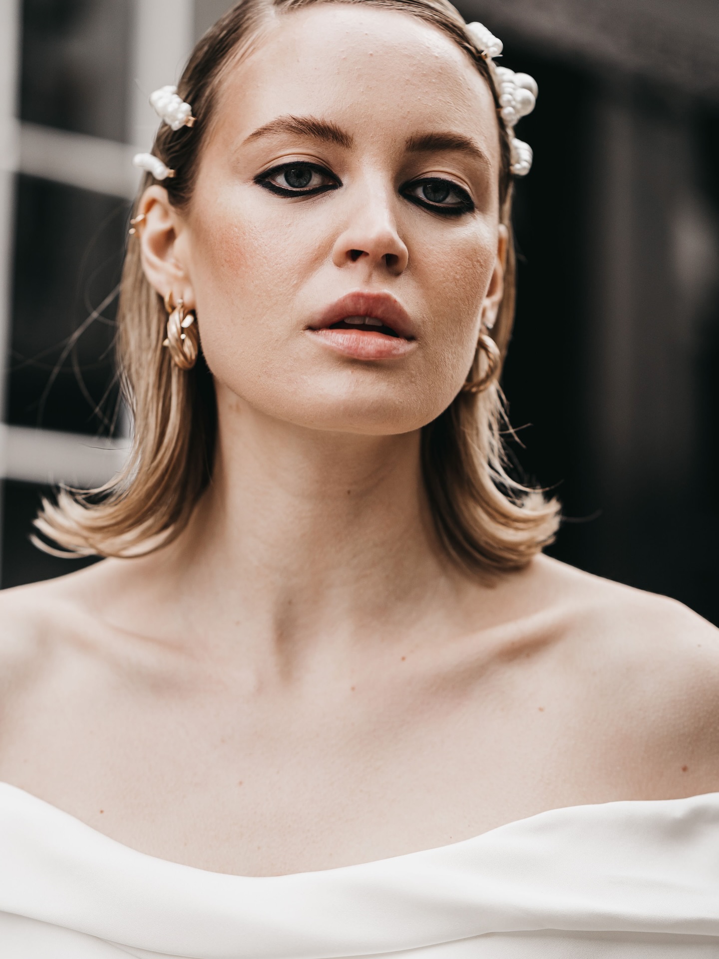 A lil’ drama around the eyes 🖤
It’s nice to push boundaries, explore trends and be inspired by the creativity and boldness of high end designers.
As a bride, you probably won’t want your eye makeup like this for your wedding day (I get it!), but perhaps you like the colour palette? The intensity of a darker eye with a neutral lip?
Photo @zachandgrace.co
Bridal wear @halfpennylondon
Model @mjozwowska
Makeup @____cesca____
Hair @abigailconstanzahair