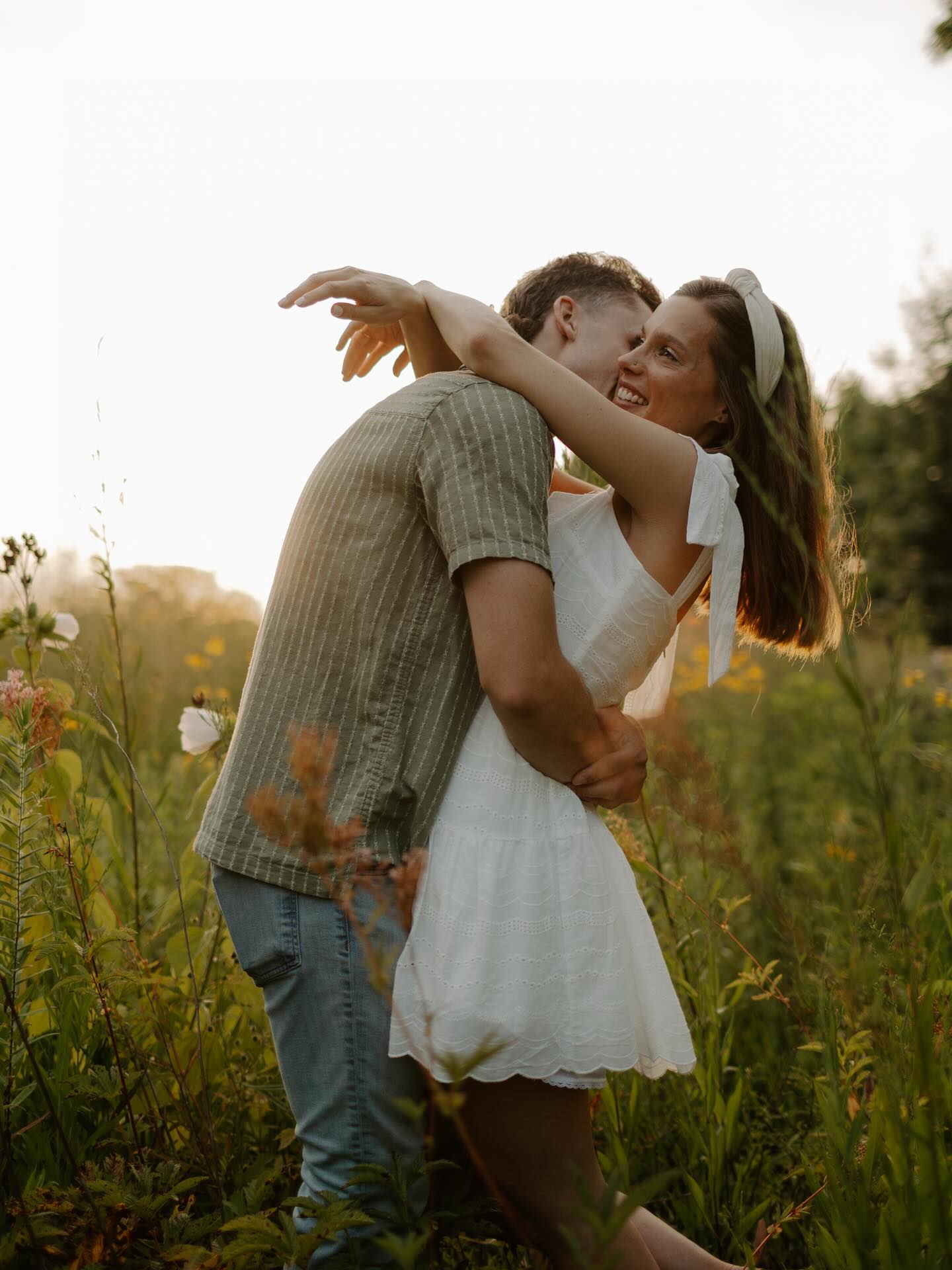 Forever love golden hour wild flower field engagement sessions 😍
#indianaweddingphotographer #indianapolisweddingphotographer #indianaweddingphotography #indianapolisweddingphotography #midwestweddings #midwestweddingphotographer #belovedstories