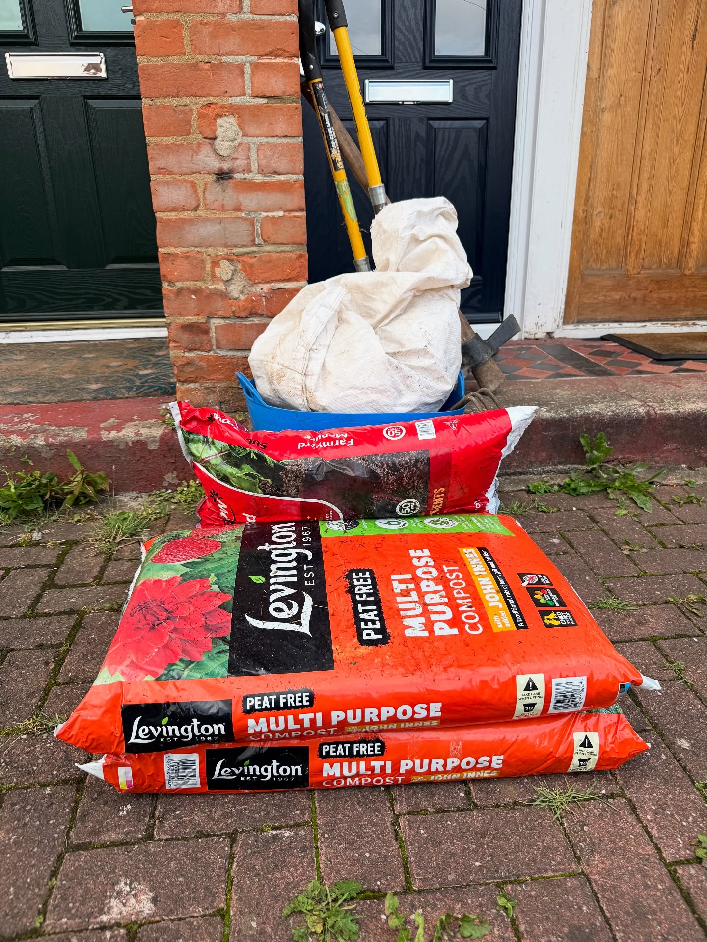 Prepping a new flower bed for plants next week! #gardentok #planttok #gardeningtips #greenthumb #growyourownfood #backyardgarden #gardenlife #plantsmakepeoplehappy #urbangardening #homesteadtok #organicgardening #gardengoals #diygarden #gardeninspo #plantlover #naturetok #gardenhack #gardenupdate #seedstarting #gardentransformation