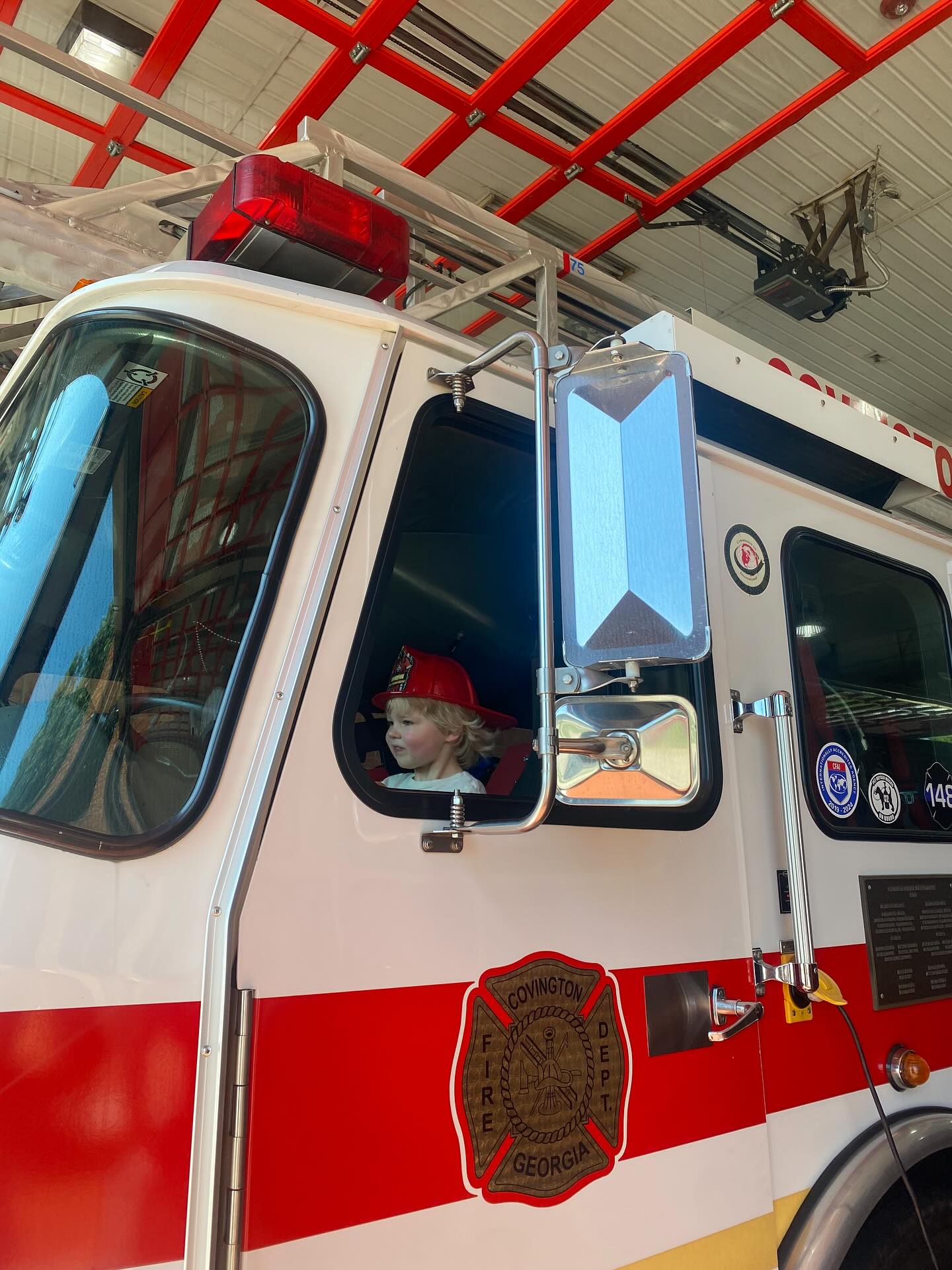 Today we had the pleasure of meeting future firefighter Arlo! He stopped by the station to check out the fire trucks and was quite familiar with the equipment from visiting multiple stations already. He even met with the chiefs today!👨🚒🚒 #stationtour #covingtonga #covfire #futurefirefighter #firestation #coolkid