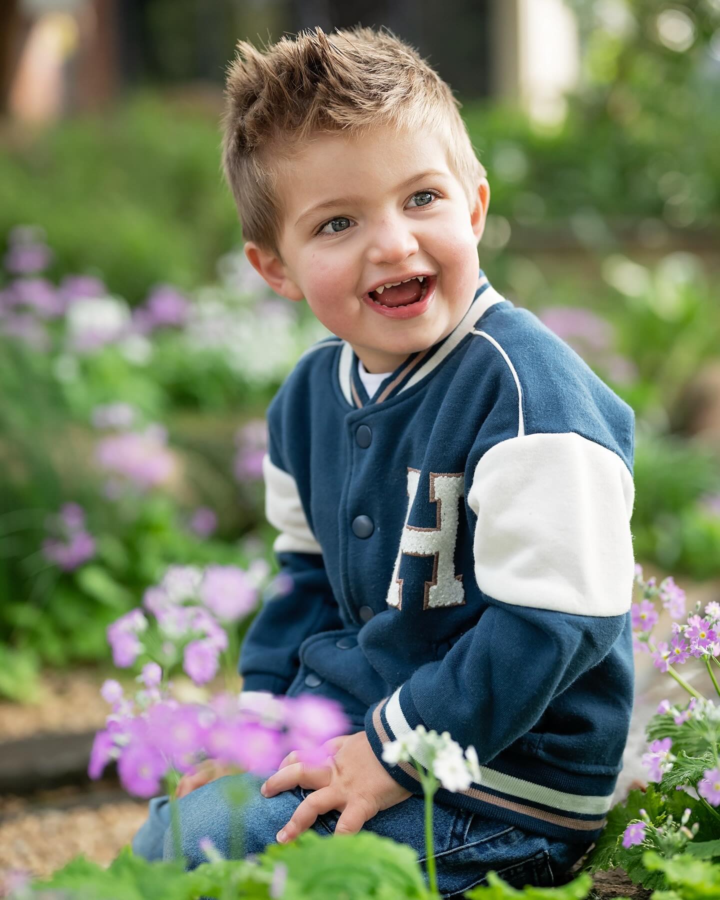 Pure joy captured! 🥰 Little moments like these are what family mini sessions at @littlebrightfox are all about. So much fun with this sweet boy!
#CapturedByNicole #FamilyPhotography #LittleBrightFox #MiniSession #ChildhoodJoy #jhbphotographer
