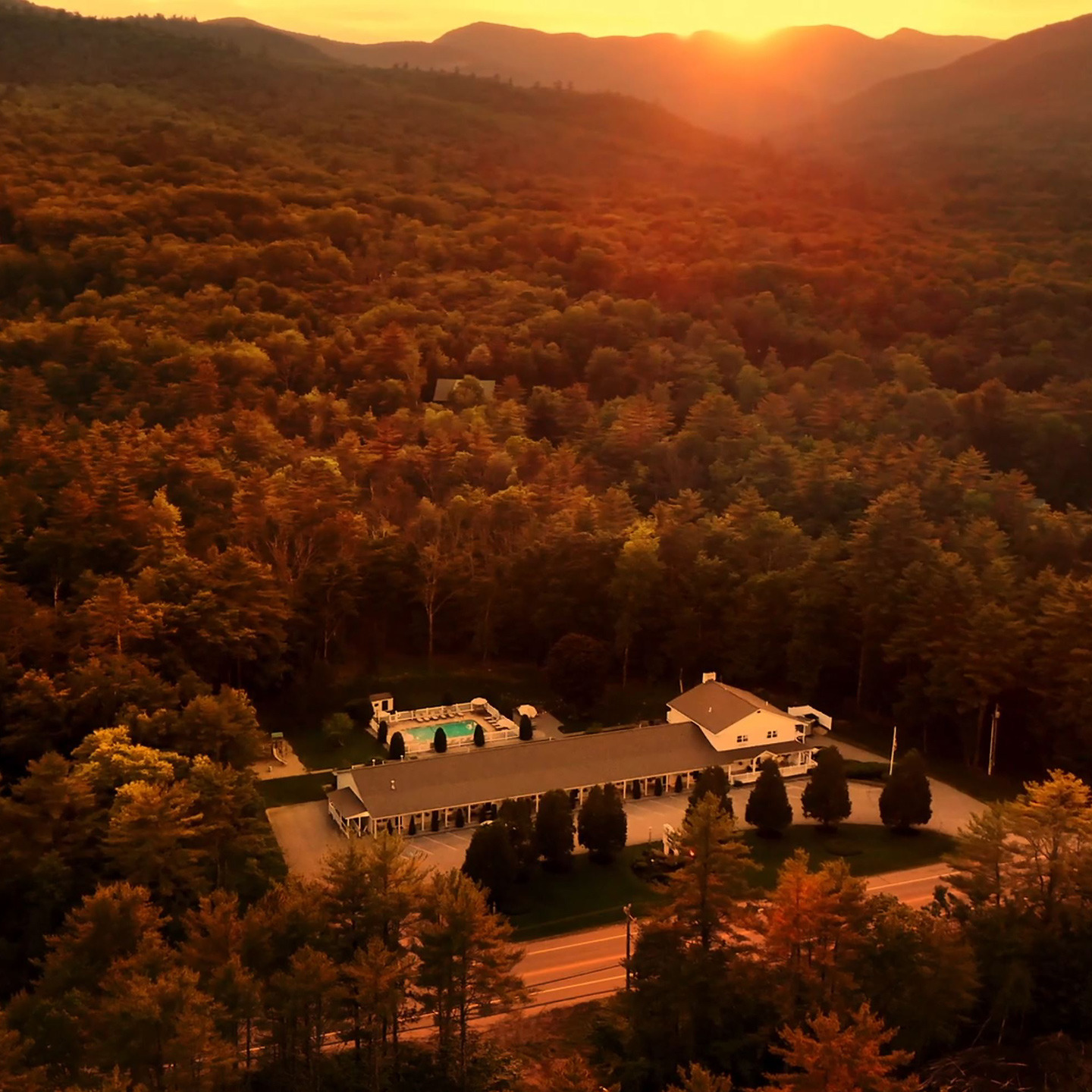 Come visit us at the Golden Apple Inn, where comfort meets adventure in the heart of the white mountains!
#whitemountainsnh #northconwaynh❤️ #goldenappleinn #budgettravel #mountaingetaway
