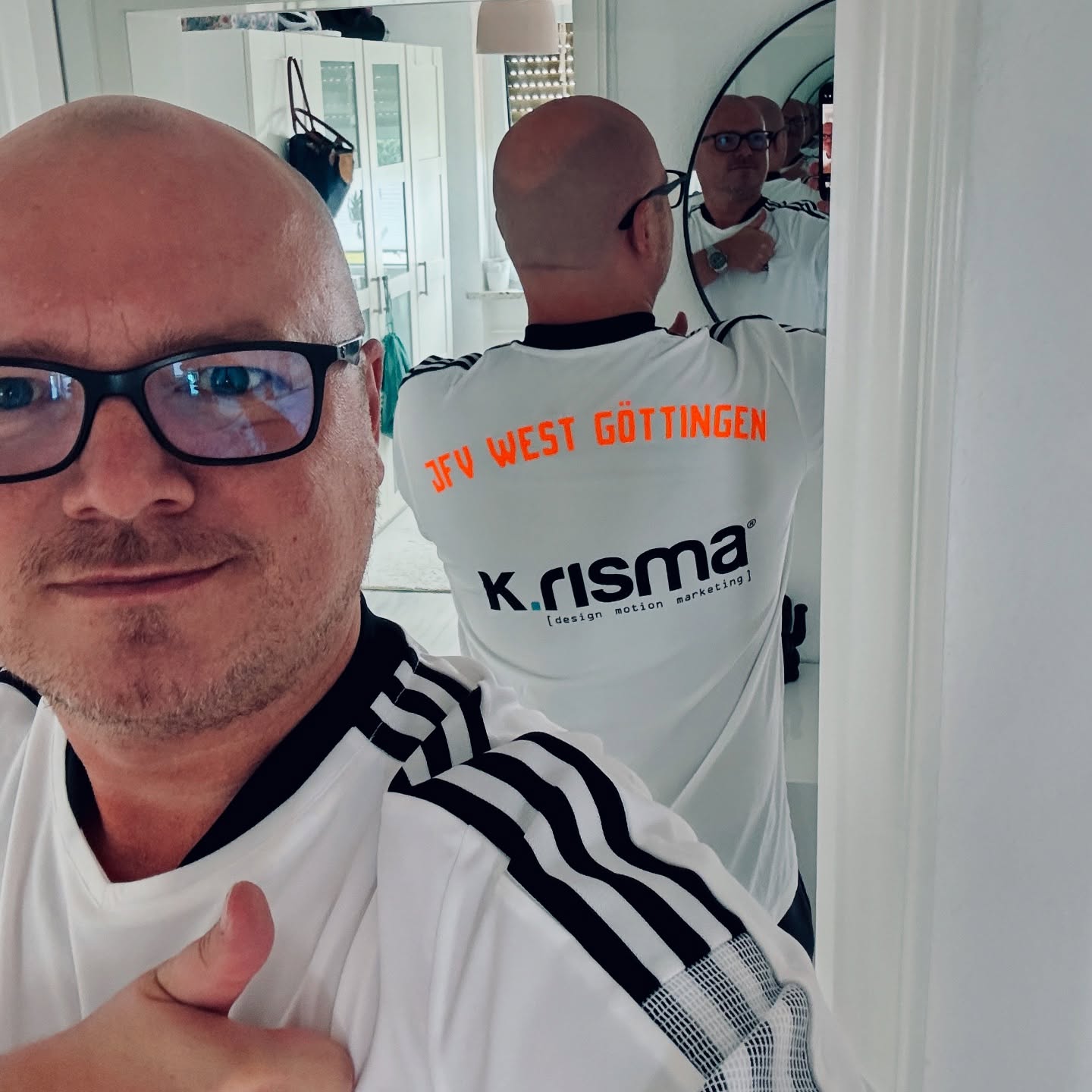 Kleines Sponsoring für die Kids vom JFV West. Ab jetzt werden doppelt so viele Tore geschossen! 🏆🤩