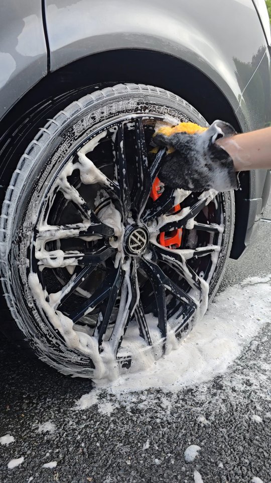 We always do a wheely good job at cleaning cars
We ensure everything is spotless, from the bottom of the wheels to the top of the roof
#vw #vwtransporter #wheeltransformation #deepclean