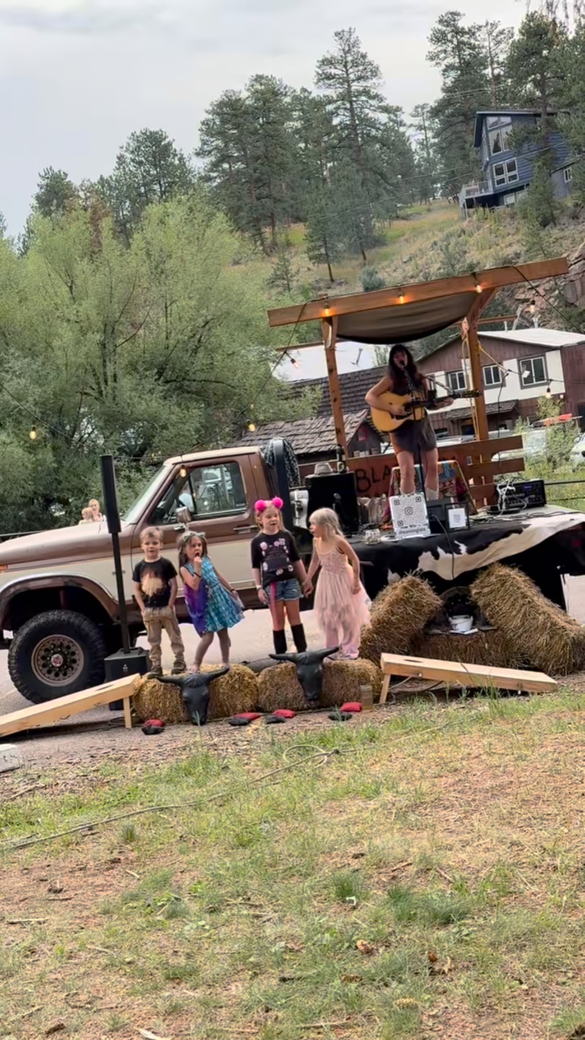 The Peace Song! Live at Black Fox Provisions, accompanied by Lilikoi, Akela, Ella and Bodie! Such brave kiddos! I love that they always request this song and sing along! They even made their own stage!
My hope is the message of this song becomes a mantra in their hearts as they learn and grow!