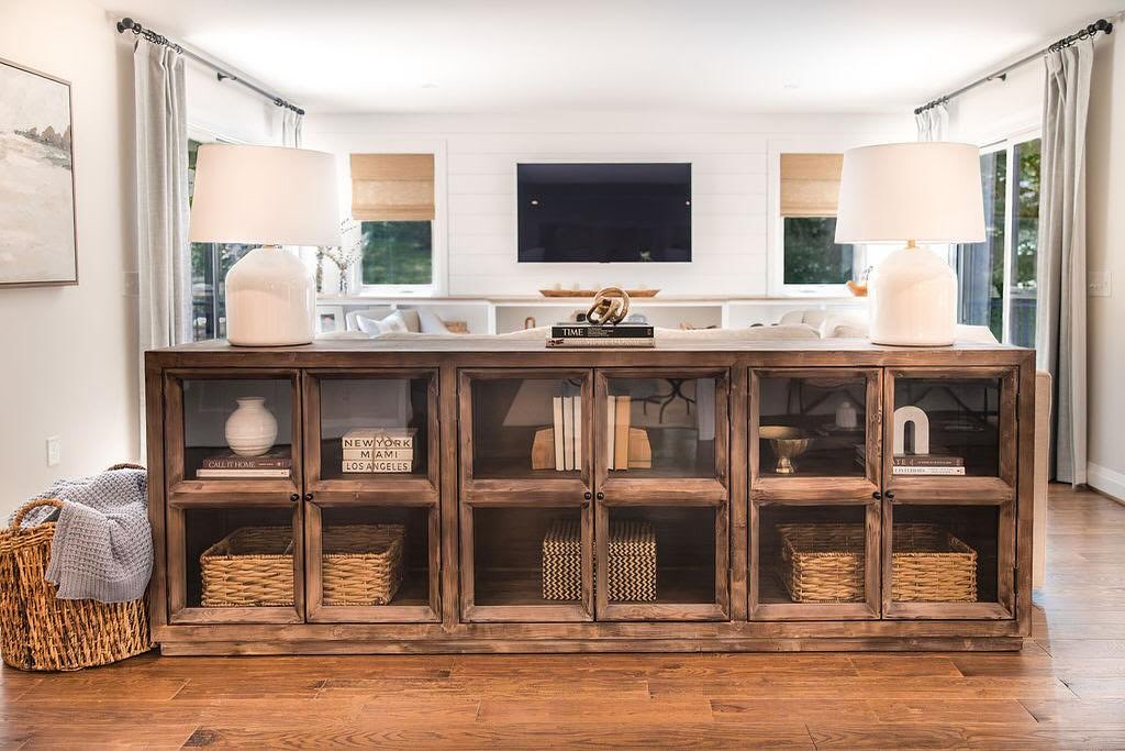 A little #fridaystyle with this beautiful console from our #elegantmodernfarmhouse project. Since the home is open concept this console was a workhorse since it defined the room, provided practical storage, and is just pretty to look at!
Styling // @hillhousedesignmd
Photo // @jlp_yourstory
#consolestyling #consoleinspiration #baltimoreinteriordesign #hillhousedesignmd #farmhouseluxury #luxuryinteriordesign #woodconsole #designinspiration #comfortableliving #traditionaldesign #studiomcgee