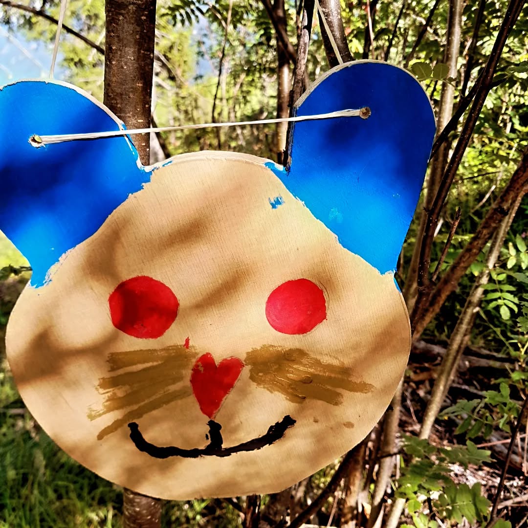 Neue Gesichter am Müsliweg/senda da meir. 🥰
...und die Himbeeren sind auch bald reif...😋
#uts #sendameir #müsliweg #himbeeren #sommerferien #stierva #graubünden