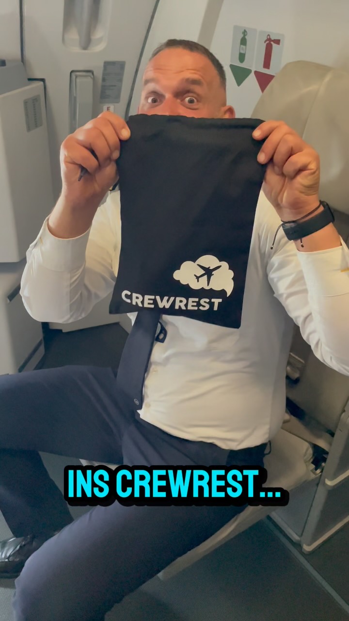 🛌✈️ Crewrest, aber organisiert!
Nie wieder Chaos während deiner Pause. Dieser Beutel ist dein perfekter Buddy für alles, was du wirklich brauchst – in der Crewrest oder im Layover. Kompakt, stylisch, durchdacht.
#flugbegleiter #stewardess #flugbegleiterin #stewardesslife