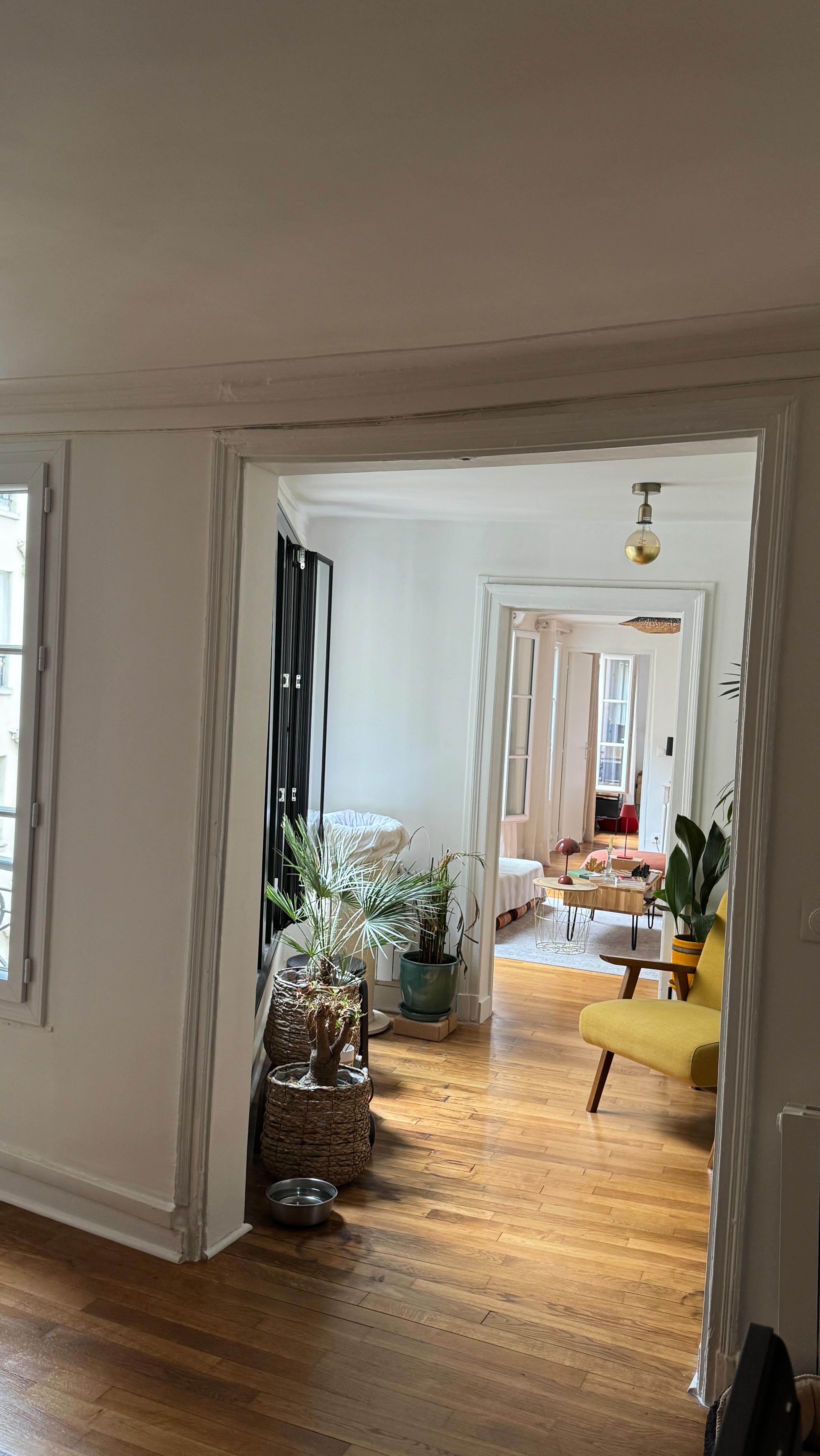 Il y a des lieux qui ne cherchent pas à impressionner.
Ils accueillent, ils apaisent, ils murmurent quelque chose de familier.
Et parfois… ils ressemblent exactement à ce qu’on ne savait pas qu’on cherchait.
📍 Paris 3e – Haut Marais
🏡 83 m² de caractère
🔍 Visite virtuelle disponible
📞 Prenez rendez-vous pour le découvrir
#AppartementParis #HautMarais #Paris3e #ImmobilierParis #CharmeParisien #VenteAppartement #HomeWithSoul #EspritMarais #JardinDHiver #ParisImmobilier #RealEstateParis #AppartementDeCaractère #VisiteVirtuelle #AgenceImmobilière #AgenceMaillot