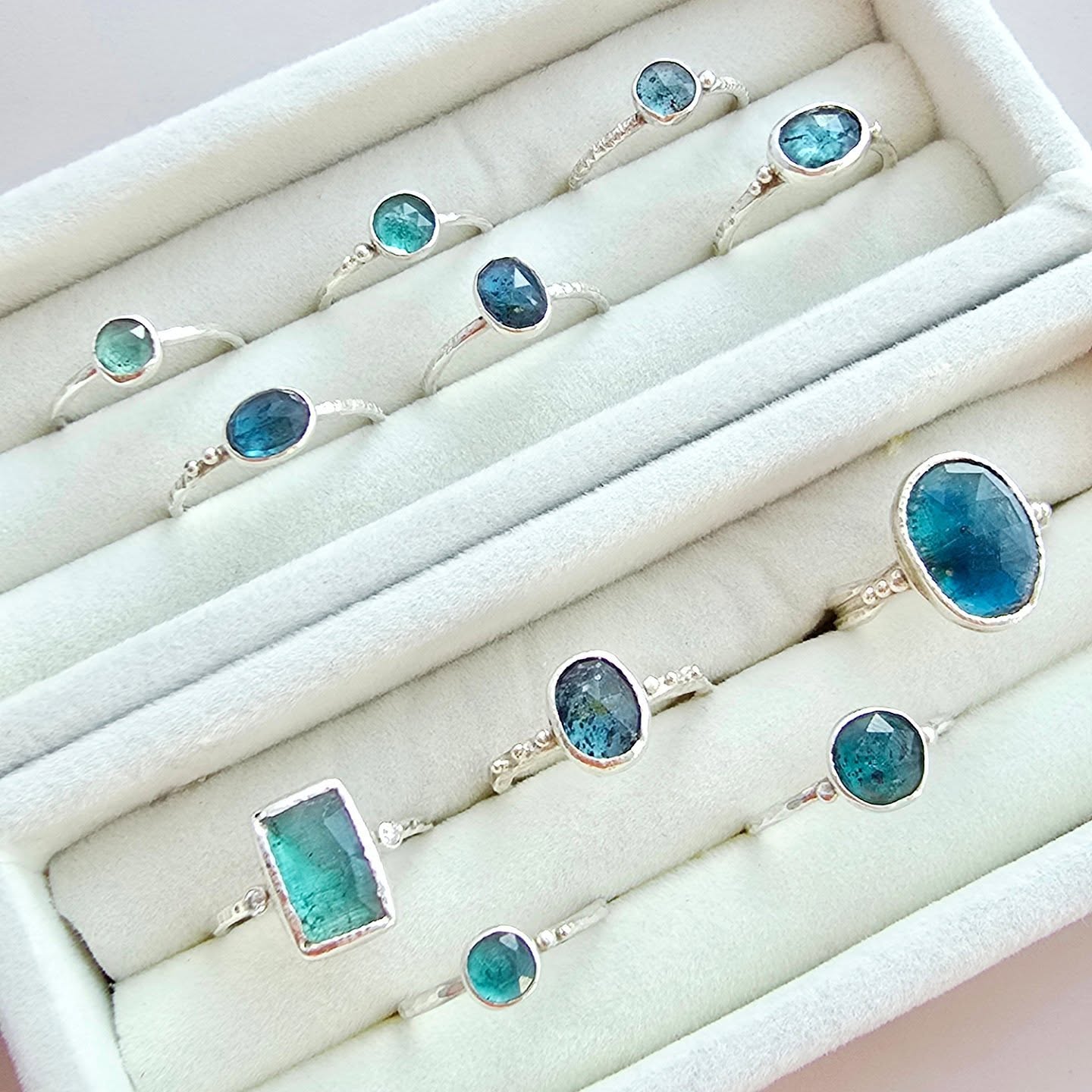 The Rockpool Collection has been quite well-received in my studio over the past few days. I still have a few rings from the collection on display. Photographing Kyanite, with its color-changing properties, can be a bit challenging. 🌊✨️
#KyaniteJewellery #kyanitering #oceanring #bluering #coastaljewellery #inspiredbythesea #InspiredByNature #handmadejerseyci #jerseyci #visitjerseyci