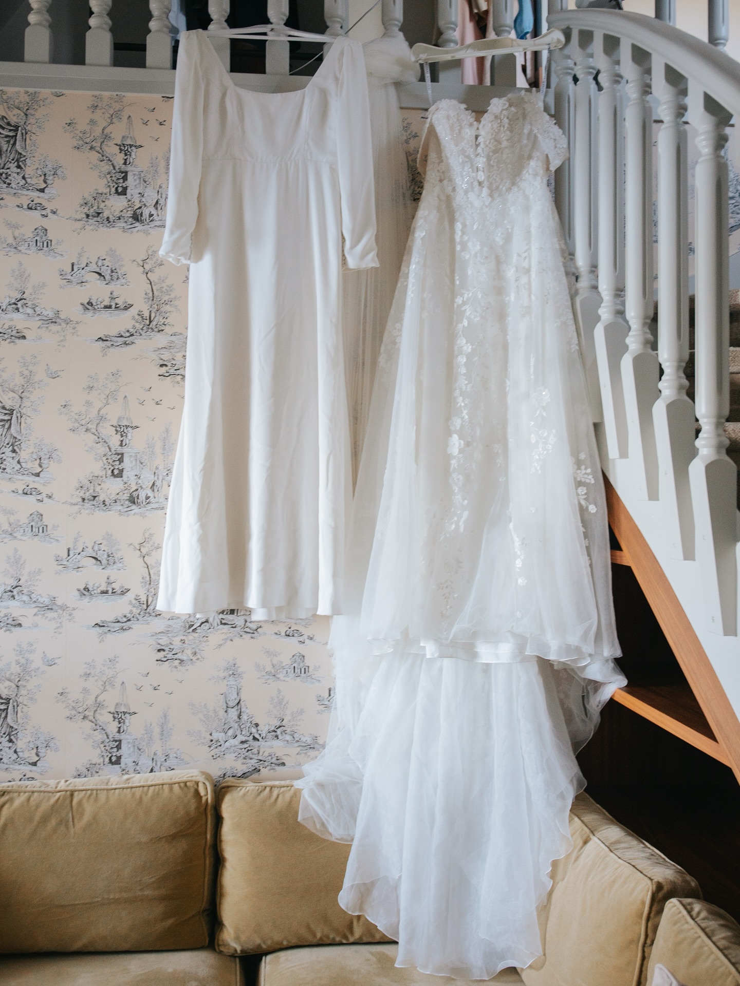 I somras hade jag den stora äran att få fotografera när @planerabrollop gifte sig med sin Mikael 🤍 Drömbröllop med dröm detaljer, älskade klänningen!
Så tacksam att jag fick vara med på er stora dag!
#weddingphotographer #weddingday #hooksherrgård #bröllopsklänningar